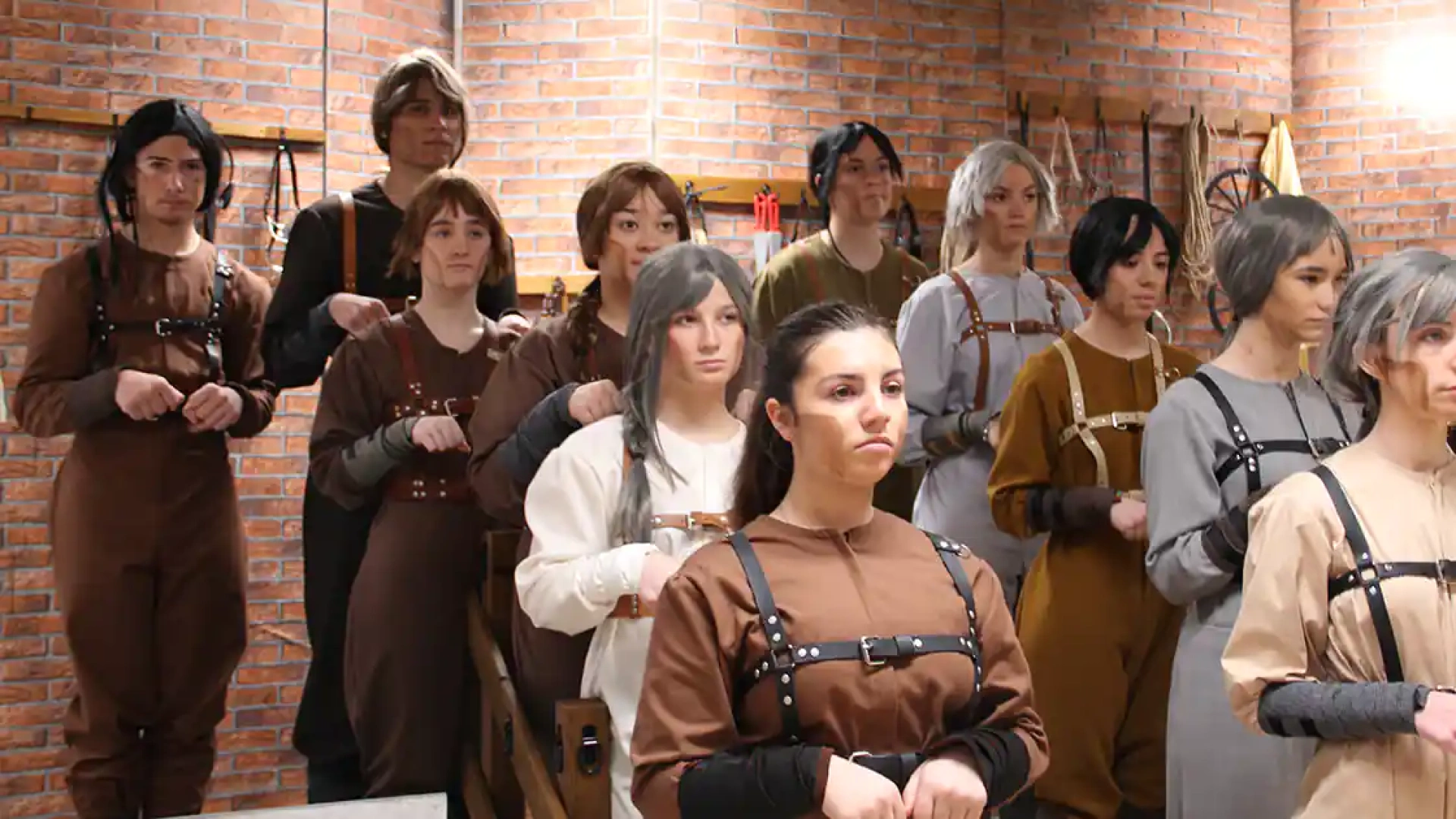 El teatro del IES Valle del Ebro se despide de su directora con su obra más compleja: 'Historia de un caballo'