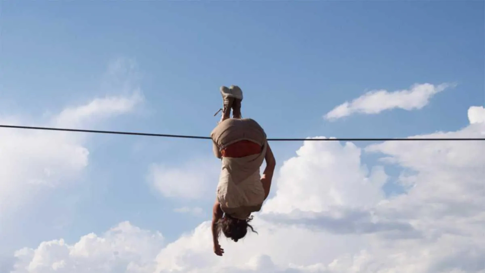 Angüés camina por las nubes con funambulistas de todo el mundo