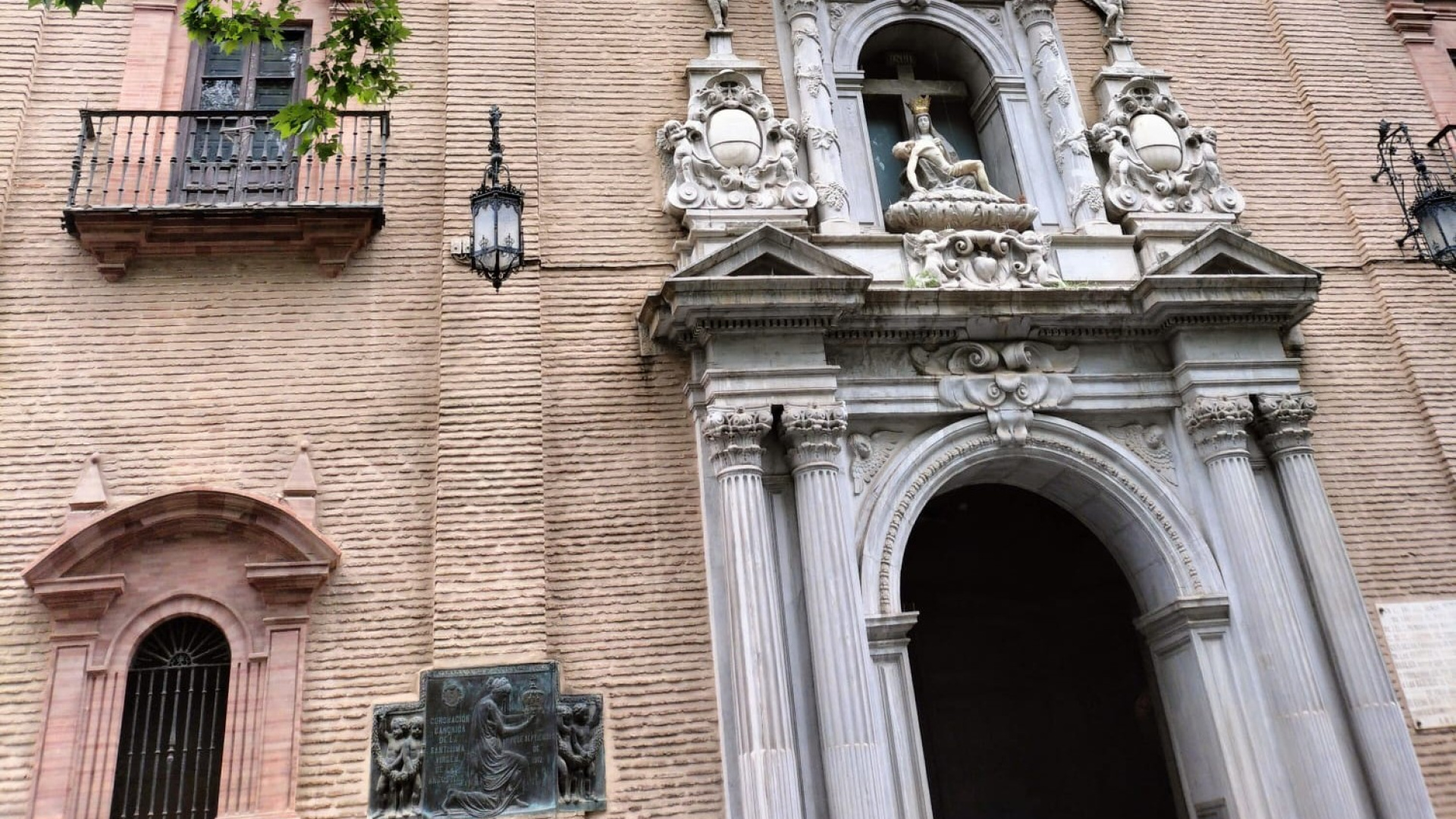 Dos imágenes de la Basílica de la Virgen de las Angustias, que durante siglos procesionaron en Semana Santa, participan en los traslados de Kerygma (GALERÍA GRÁFICA)