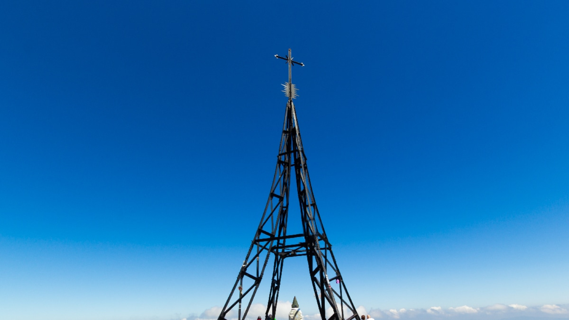 La Cruz del Gorbea cumple 125 años: de desafío imposible a símbolo eterno del montañismo vasco