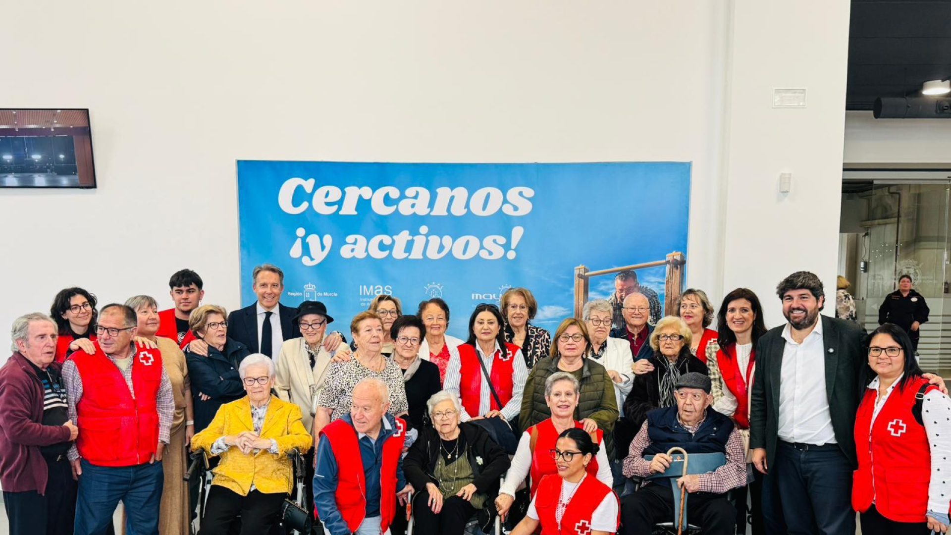 Murcia amplía 'Cercanos', el programa que lleva servicios a domicilio a 15.000 mayores de zonas rurales