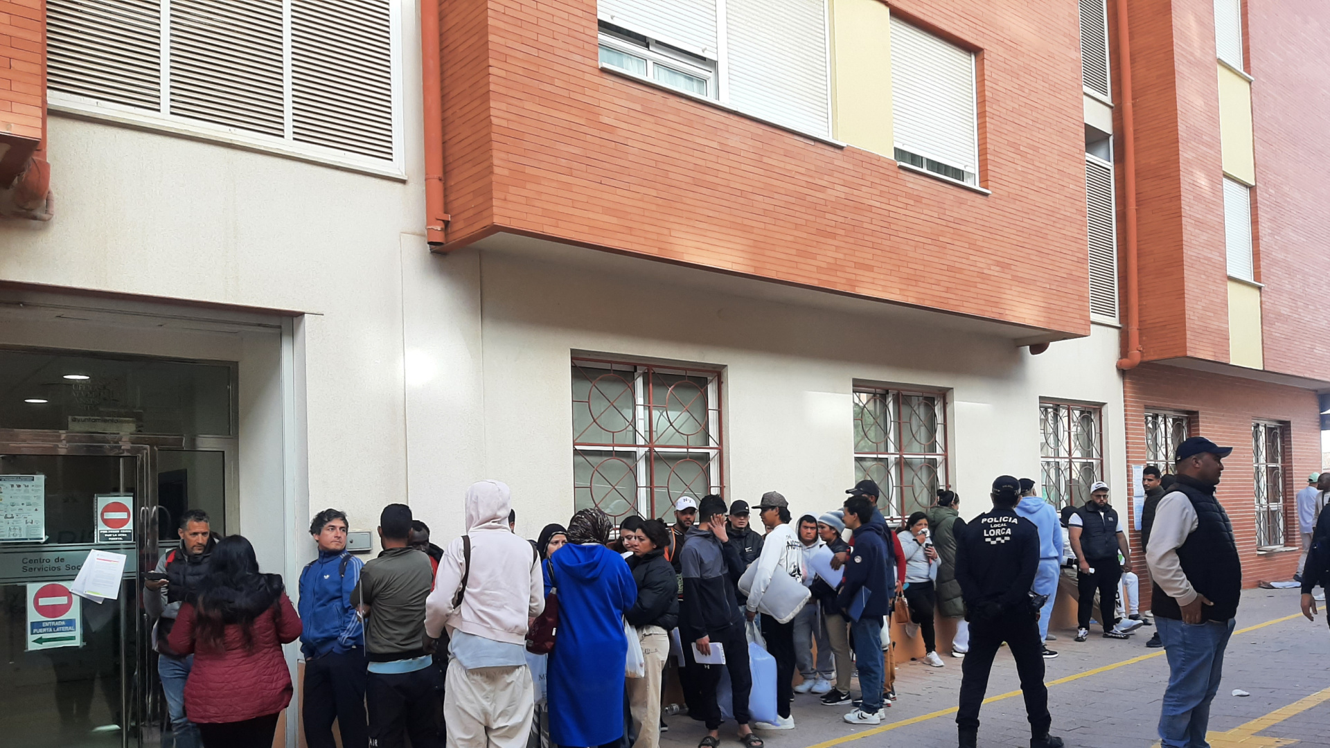 El PP y Vox exigirán en el Pleno de Lorca paralizar la regularización de inmigrantes