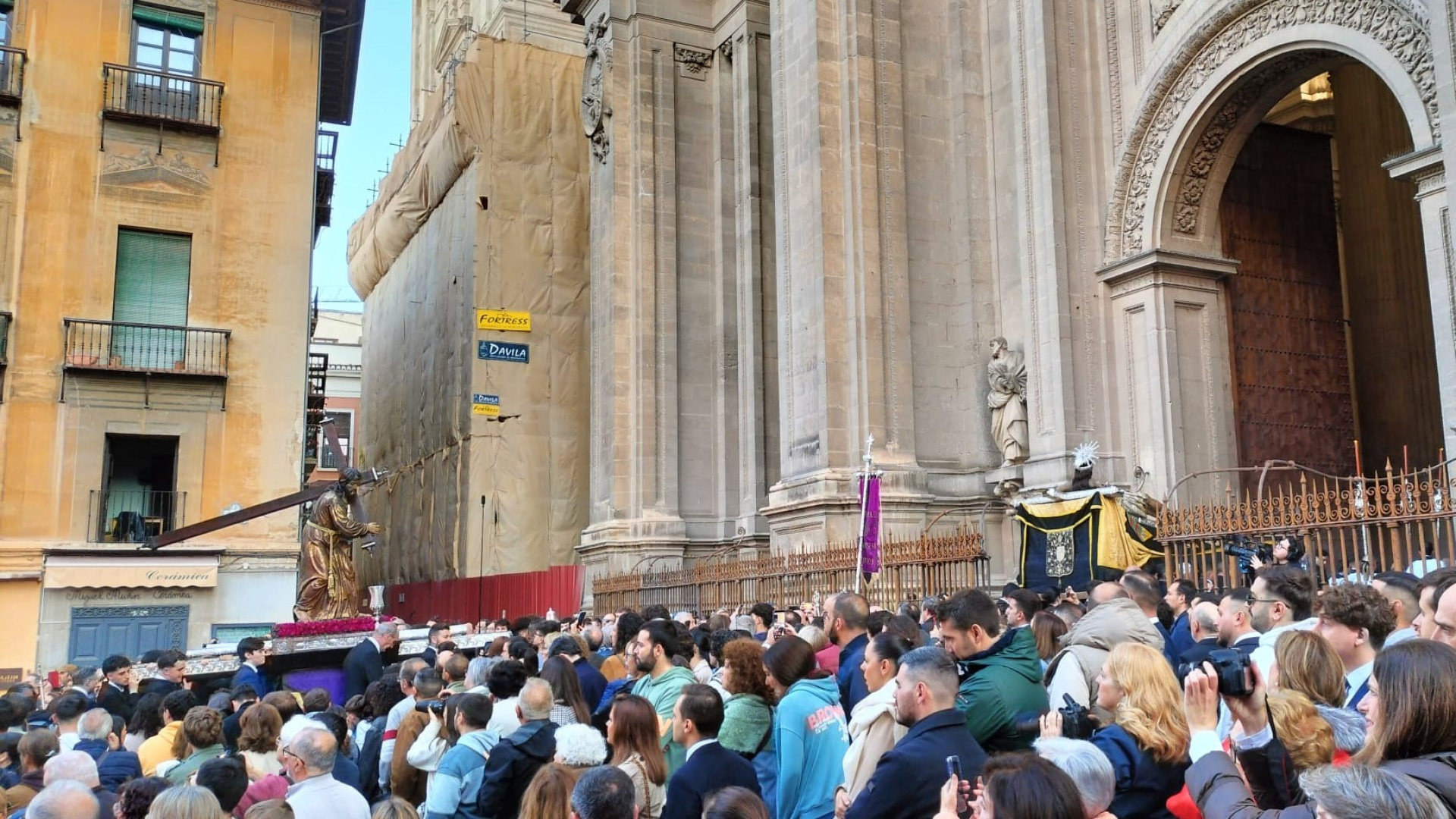 Traslados de Kerygma (Primera GALERÍA GRÁFICA): Las cofradías dan una lección de amor a la Iglesia y a Granada