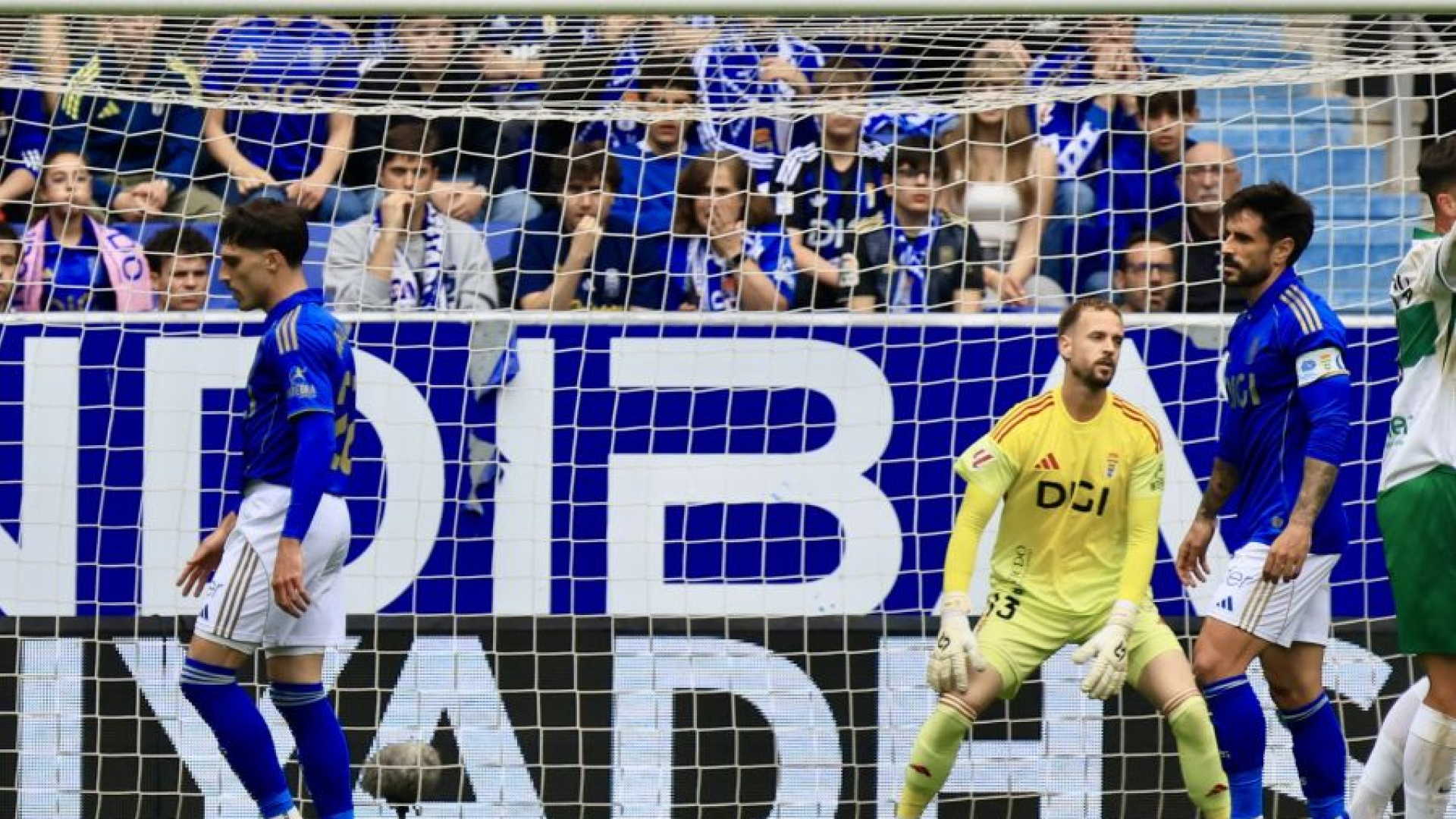 El Oviedo falla ante el Elche y tiene muy complicado seguir en Primera