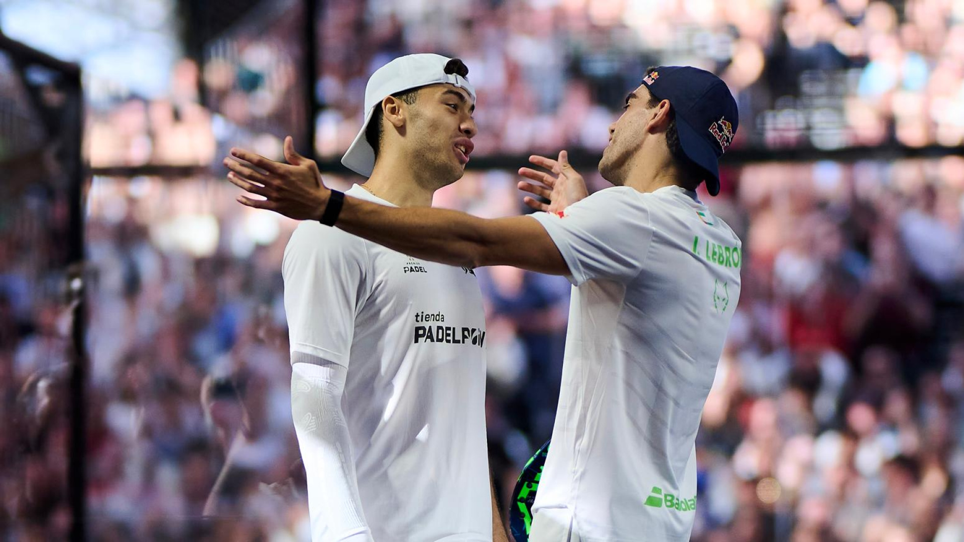 Lebrón y Augsburguer inauguran sus vitrinas en el Premier Padel de Bruselas ante los números uno