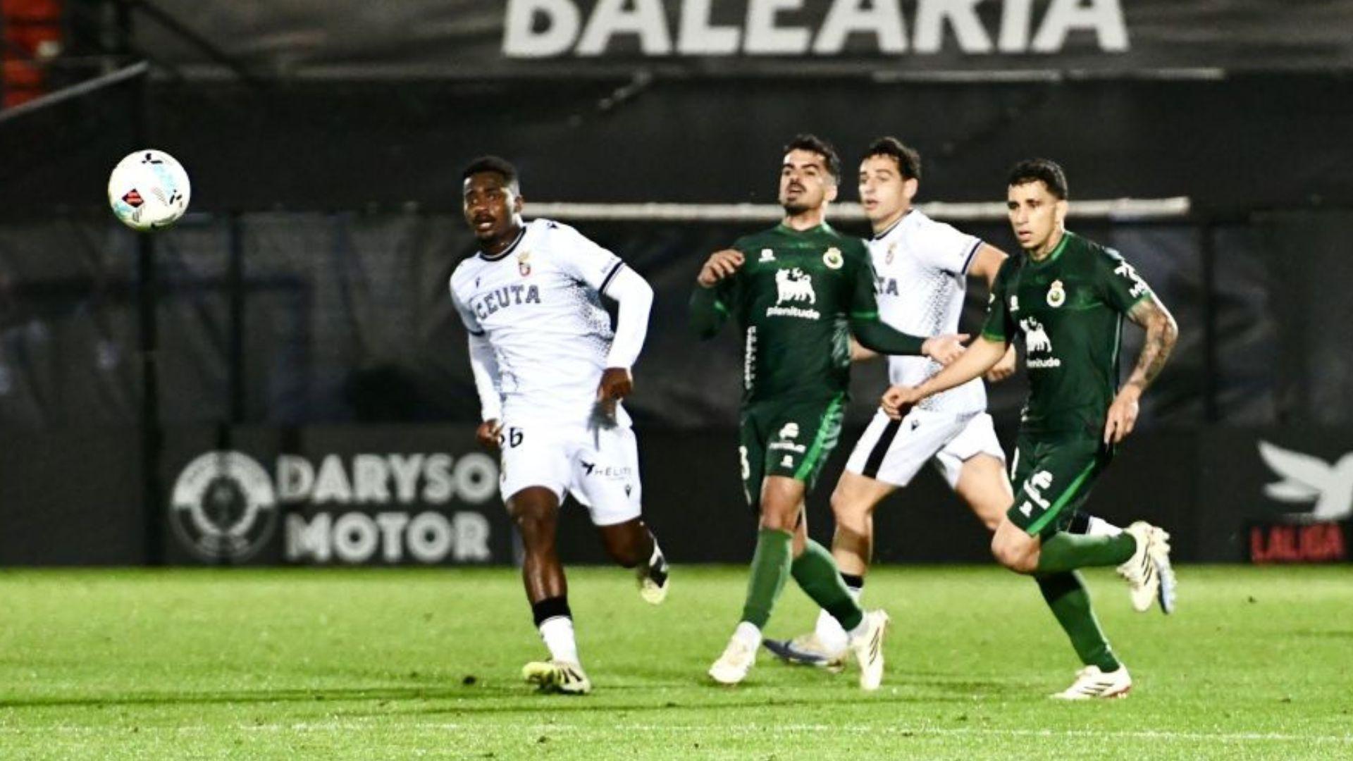 El Racing tropieza en Ceuta en un partido en el que le anularon tres goles