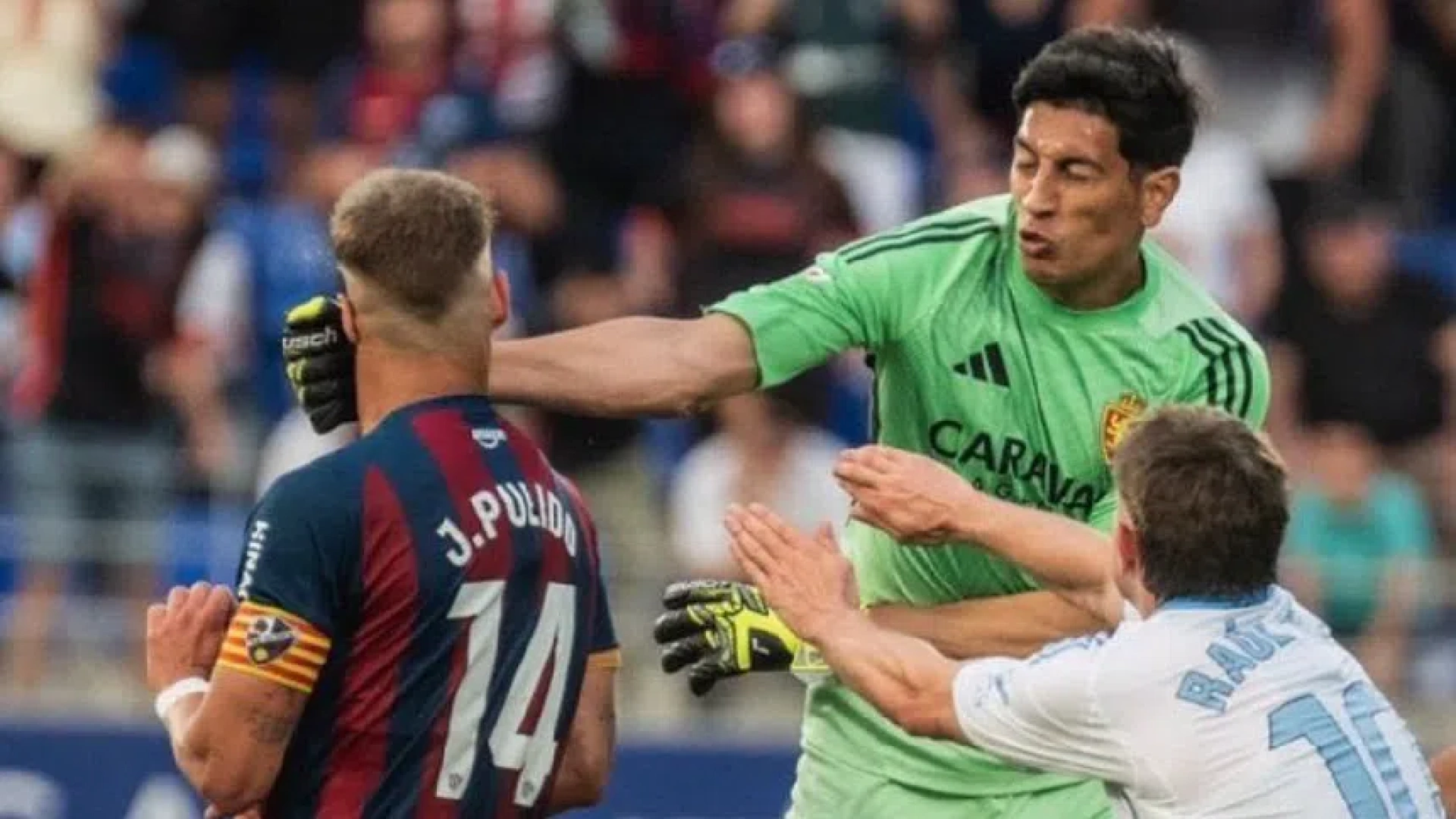 Andrada pide disculpas tras su agresión a Pulido en el derbi disputado en el Alcoraz: 