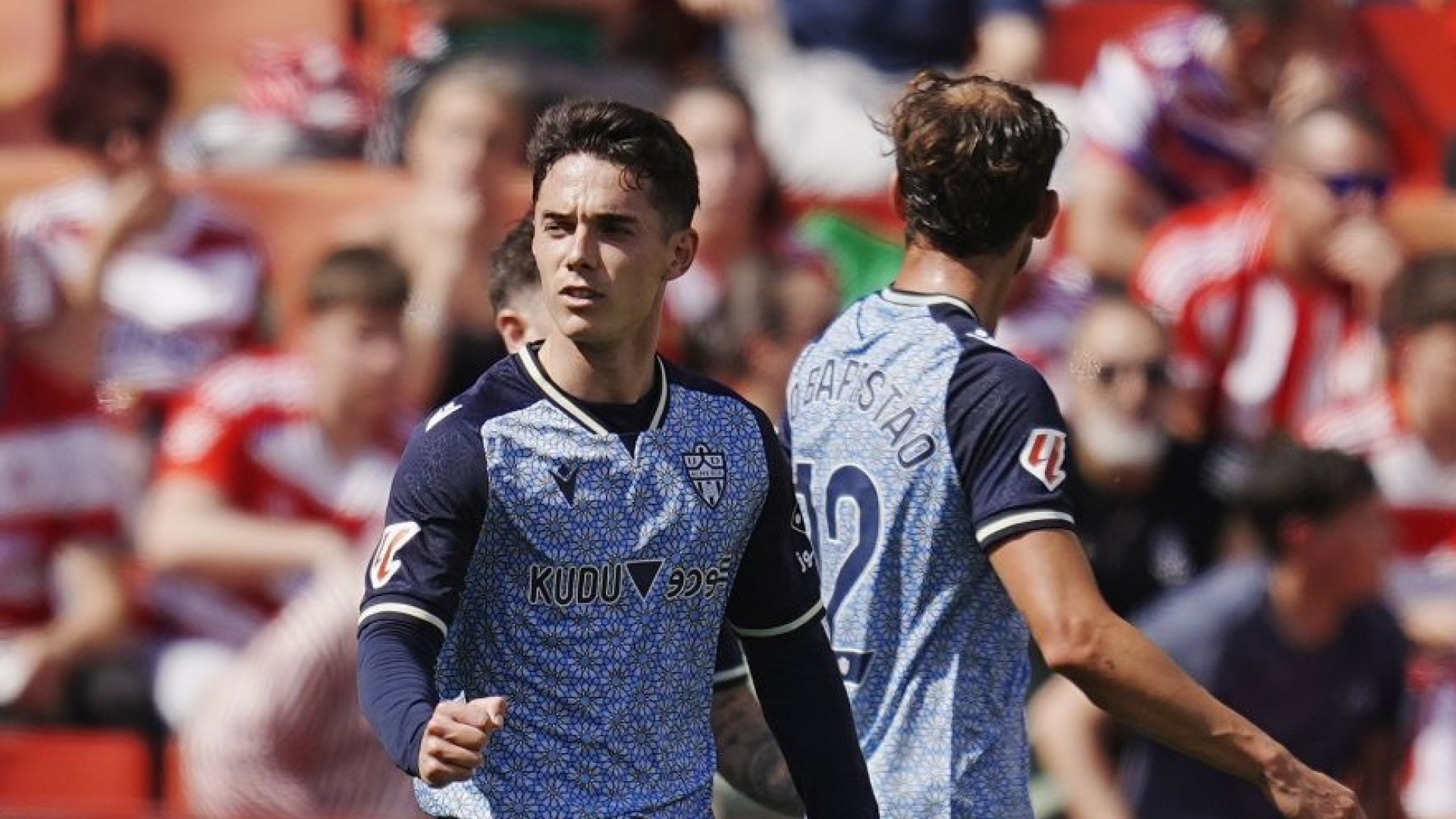 Un Arribas estelar lanza al Almería al ascenso directo con un 'hat-trick' en Granada