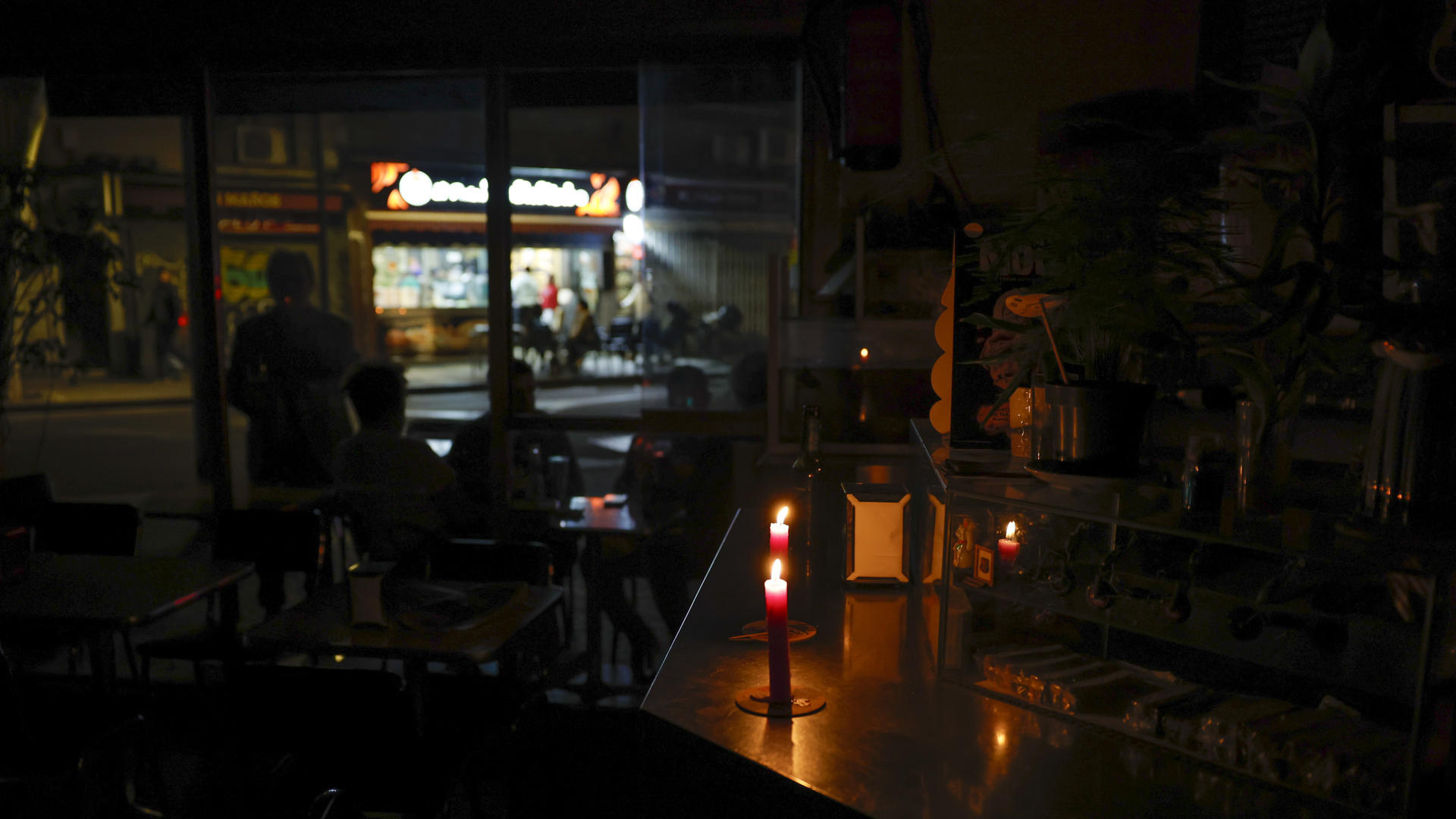 Una avería en alta tensión deja sin luz a hasta 90.000 abonados en el norte de Barcelona