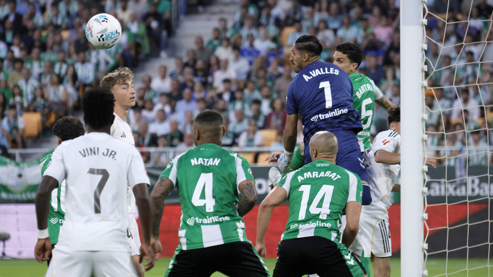Andrés Ocaña puntúa a los futbolistas del Betis en el encuentro ante el Madrid: Bellerín se corona en el Betis con un 10