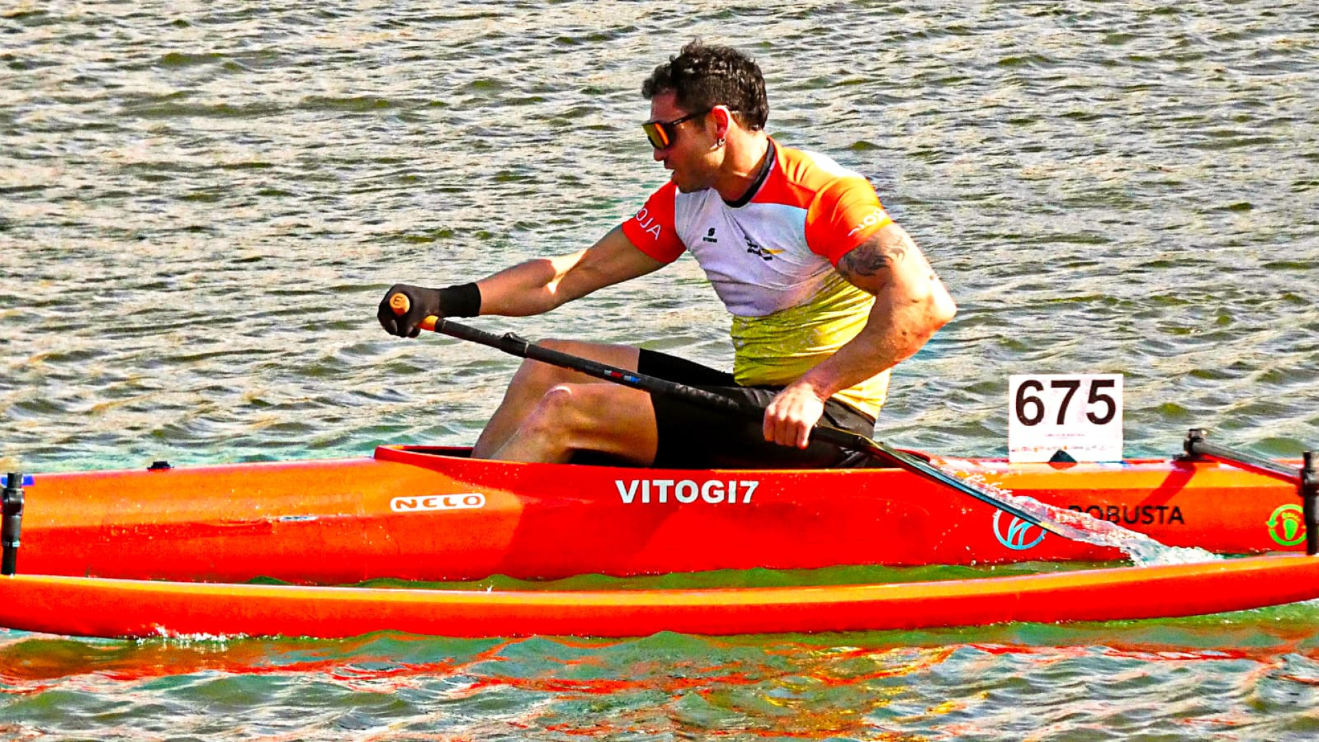 Víctor Tomás, el campeón de España de paracanoe que se forja en el Ebro entre el barro y la incertidumbre olímpica