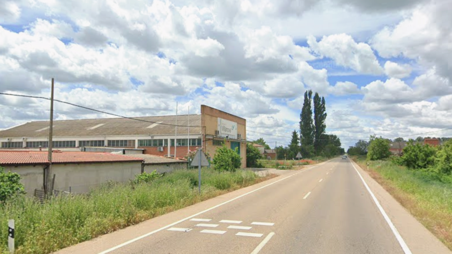 Un trabajador, inconsciente tras caer desde un tejado en una nave en Palencia