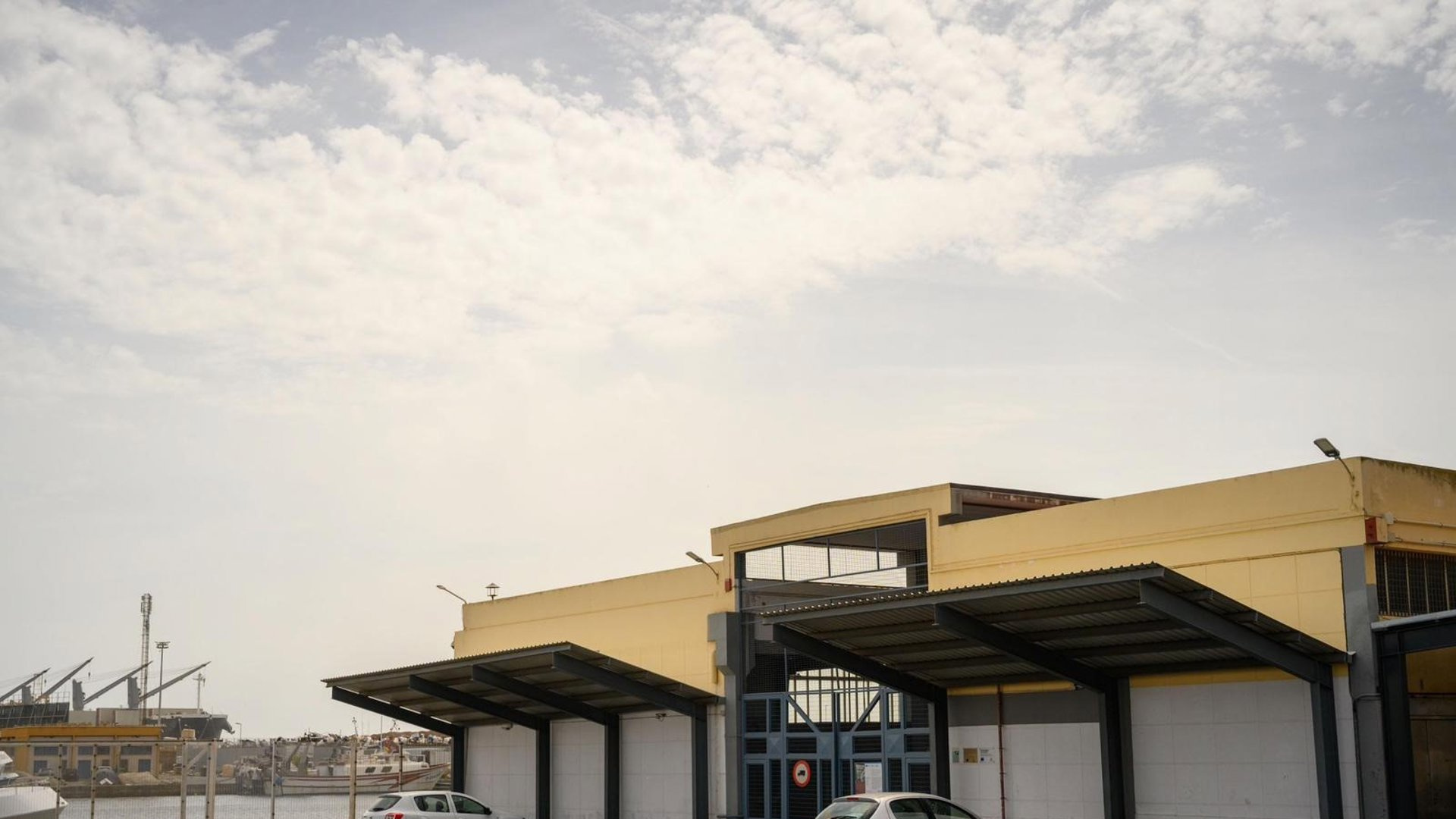 Almería se vuelca en la regularización de inmigrantes con un dispositivo pionero en el Puerto