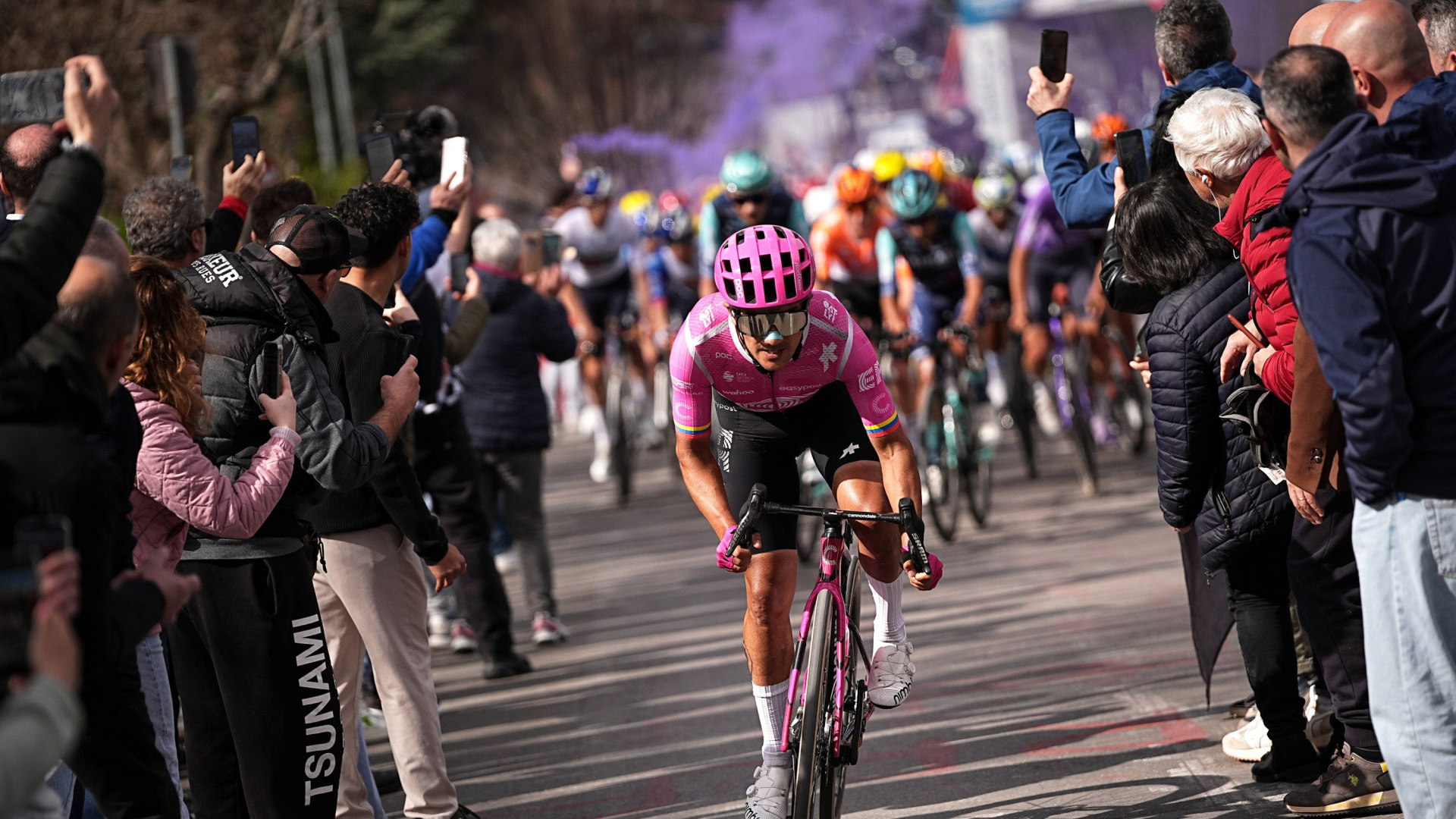 Carapaz no estará en el Giro por unos problemas en su recuperación tras una cirugía