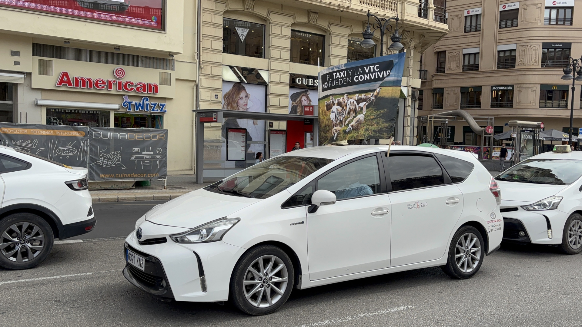 El taxi valenciano continúa manifestándose contra las VTC: 