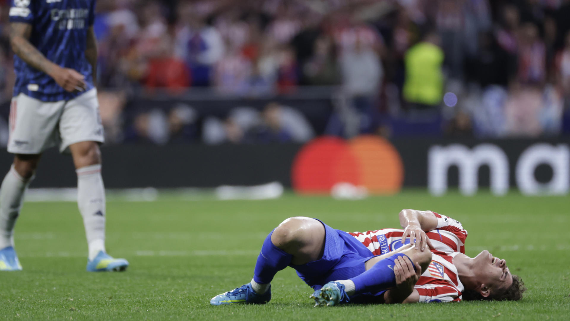 Julián Álvarez, Sorloth y Giuliano llegan a Londres