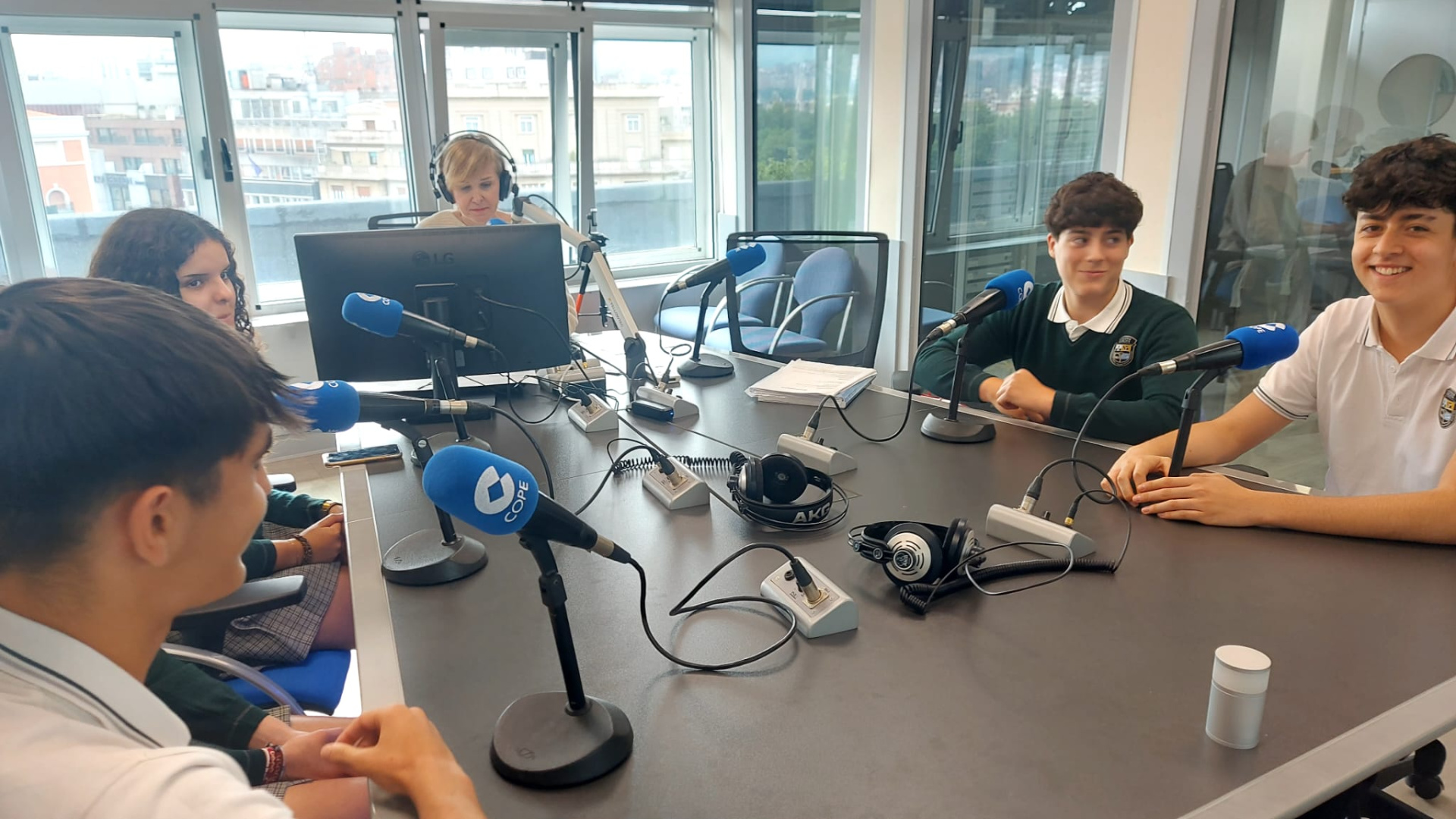 De las aulas a la ciencia: estudiantes del colegio SEI Europa Bilbao financian la investigación contra el cáncer