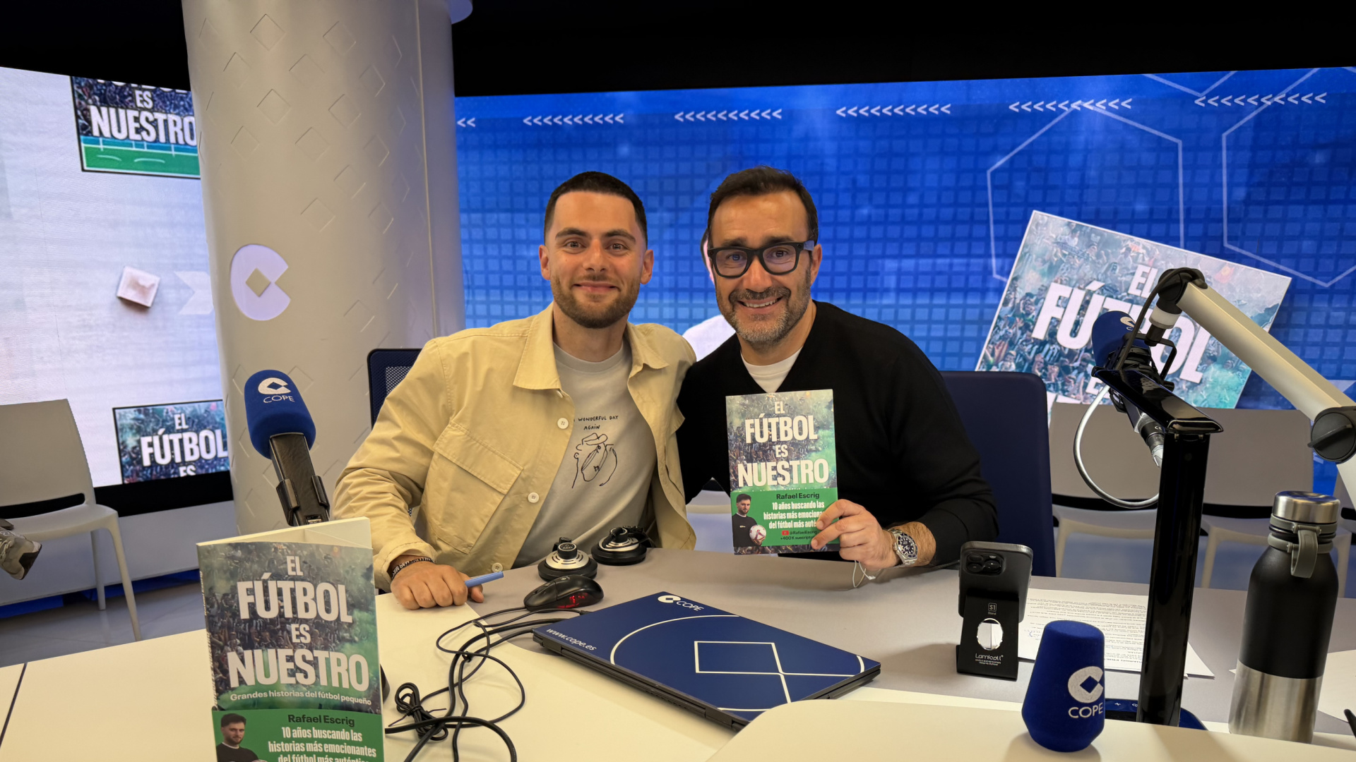Rafa Escrig presenta en El Partidazo de COPE su libro 'El fútbol es nuestro': 