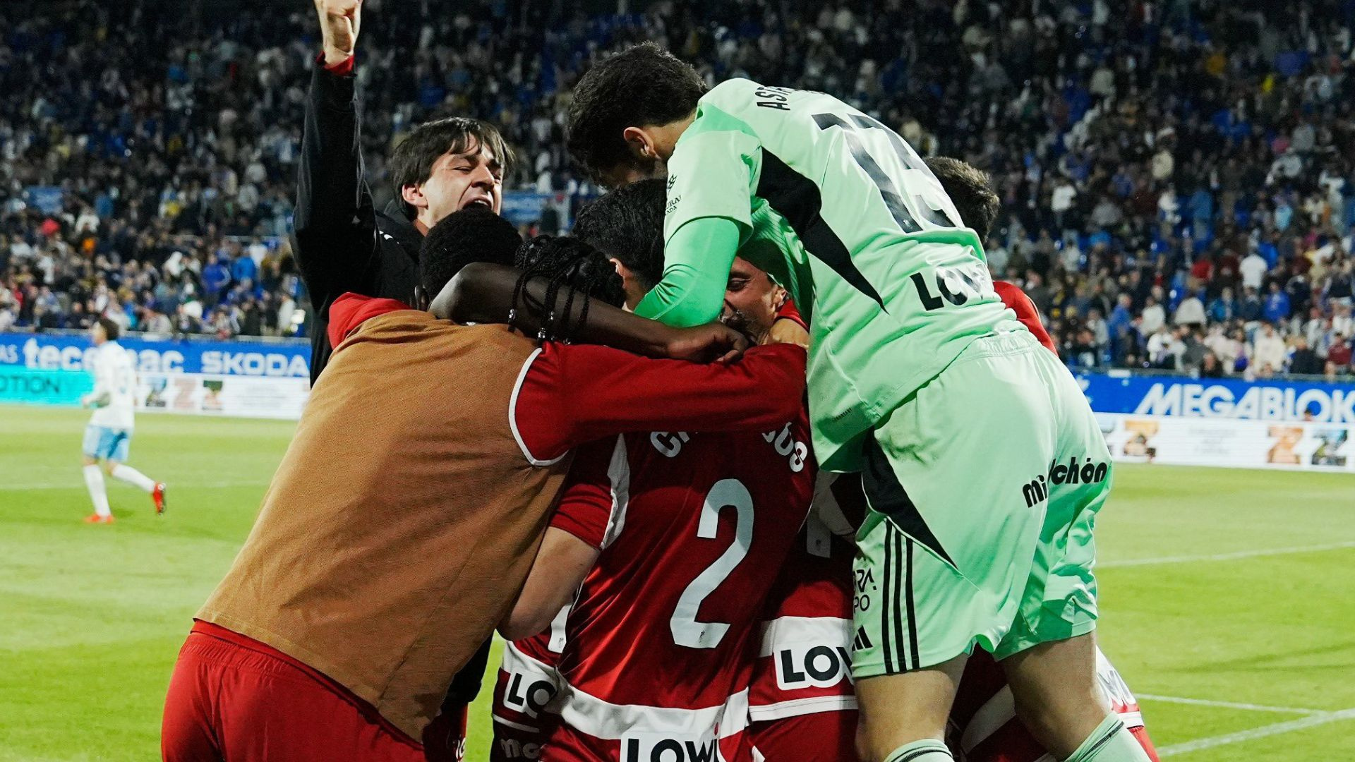 El Granada se acerca a la salvación ganando al Zaragoza con un gol en el último minuto