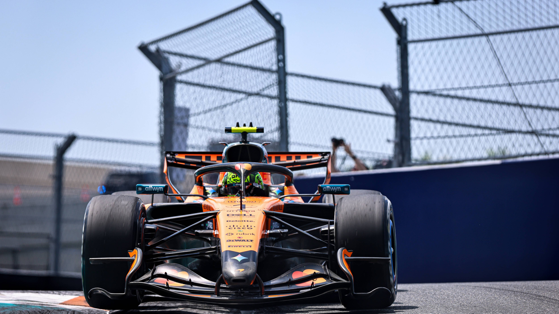 Norris se lleva la carrera sprint con Piastri segundo y Leclerc completa el podio tras la mala salida de Antonelli