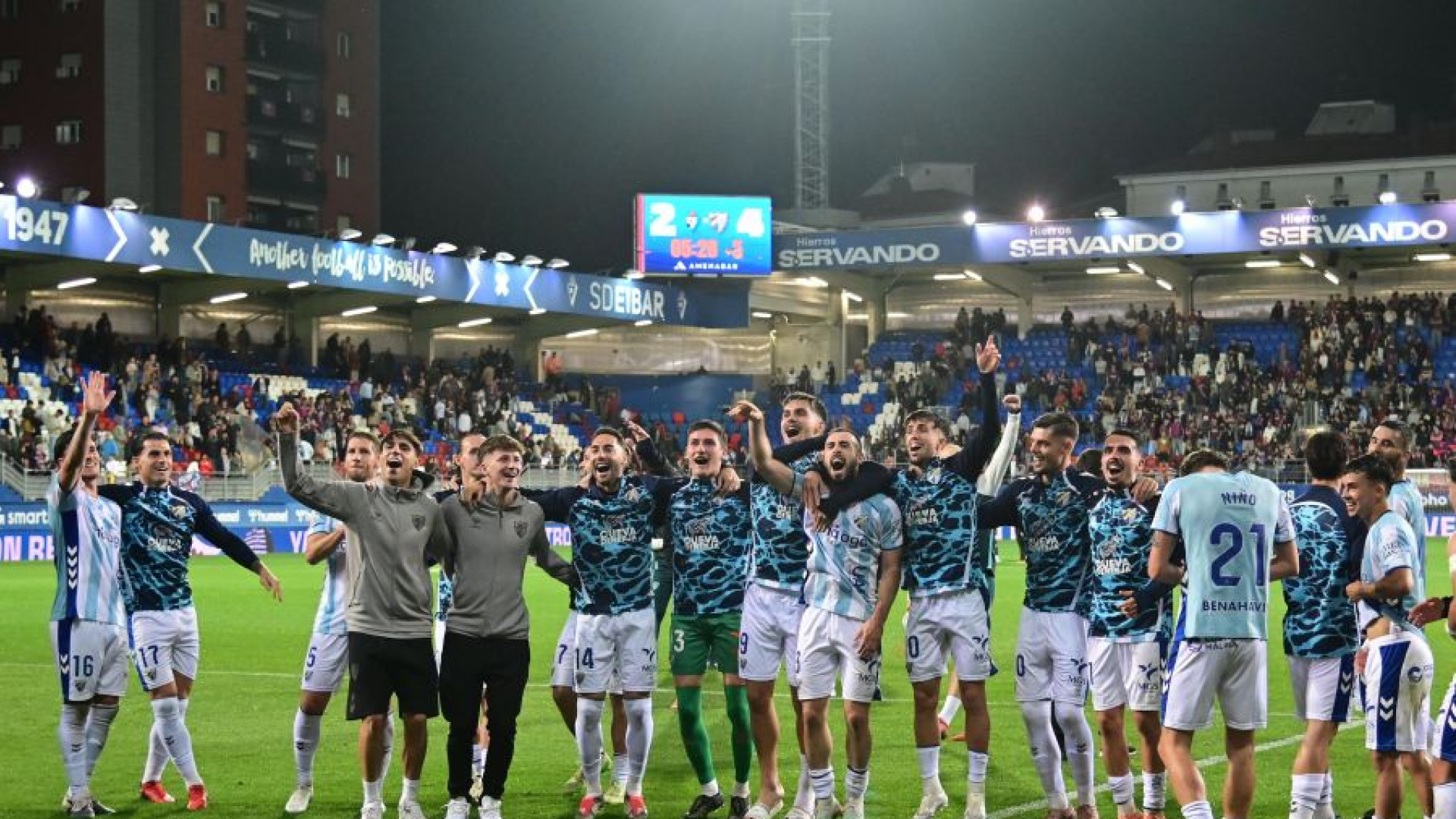El Málaga tumba al Eibar y se cuela en puestos de promoción