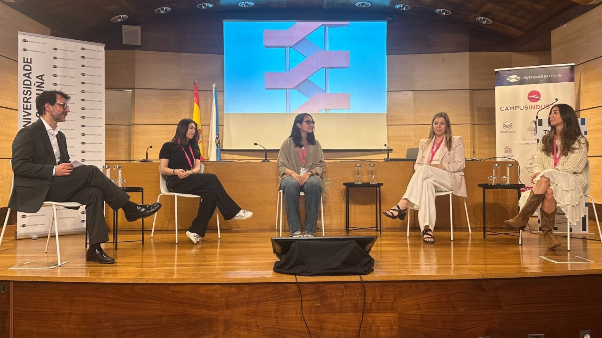 La inteligencia artificial y el futuro del empleo en la moda, a debate en el Campus Industrial de Ferrol
