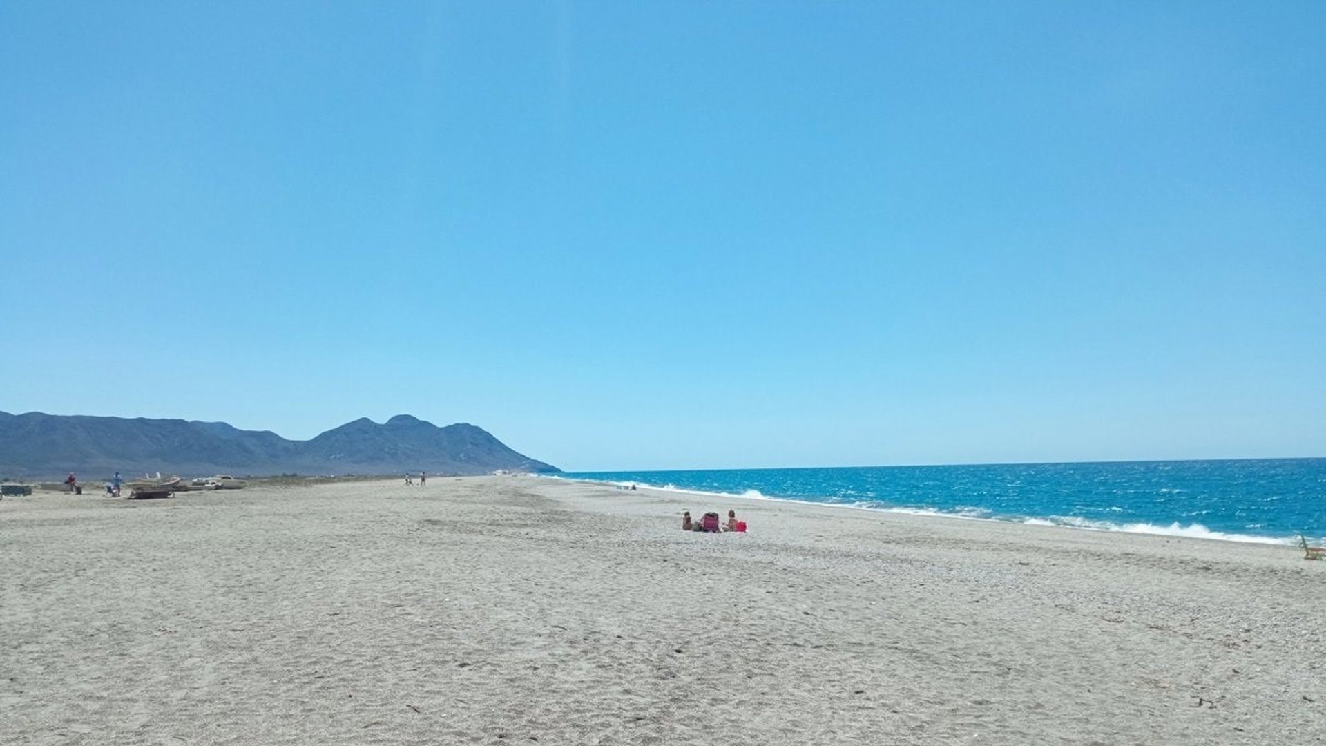 Rescatan a 21 inmigrantes de varias pateras tras una semana con siete cadáveres recuperados del mar