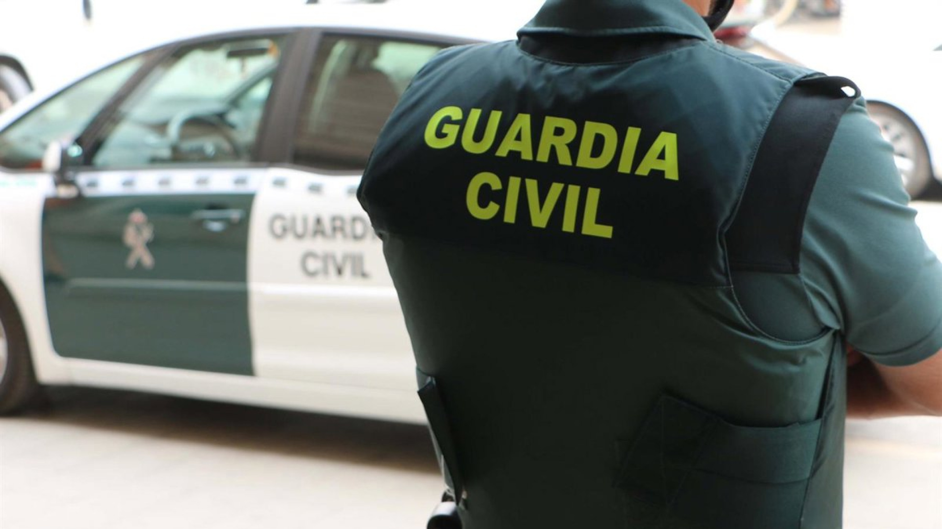 Agentes acuden a una casa en Málaga por una emergencia médica y terminan descubriendo un arsenal de armas de fuego y munición