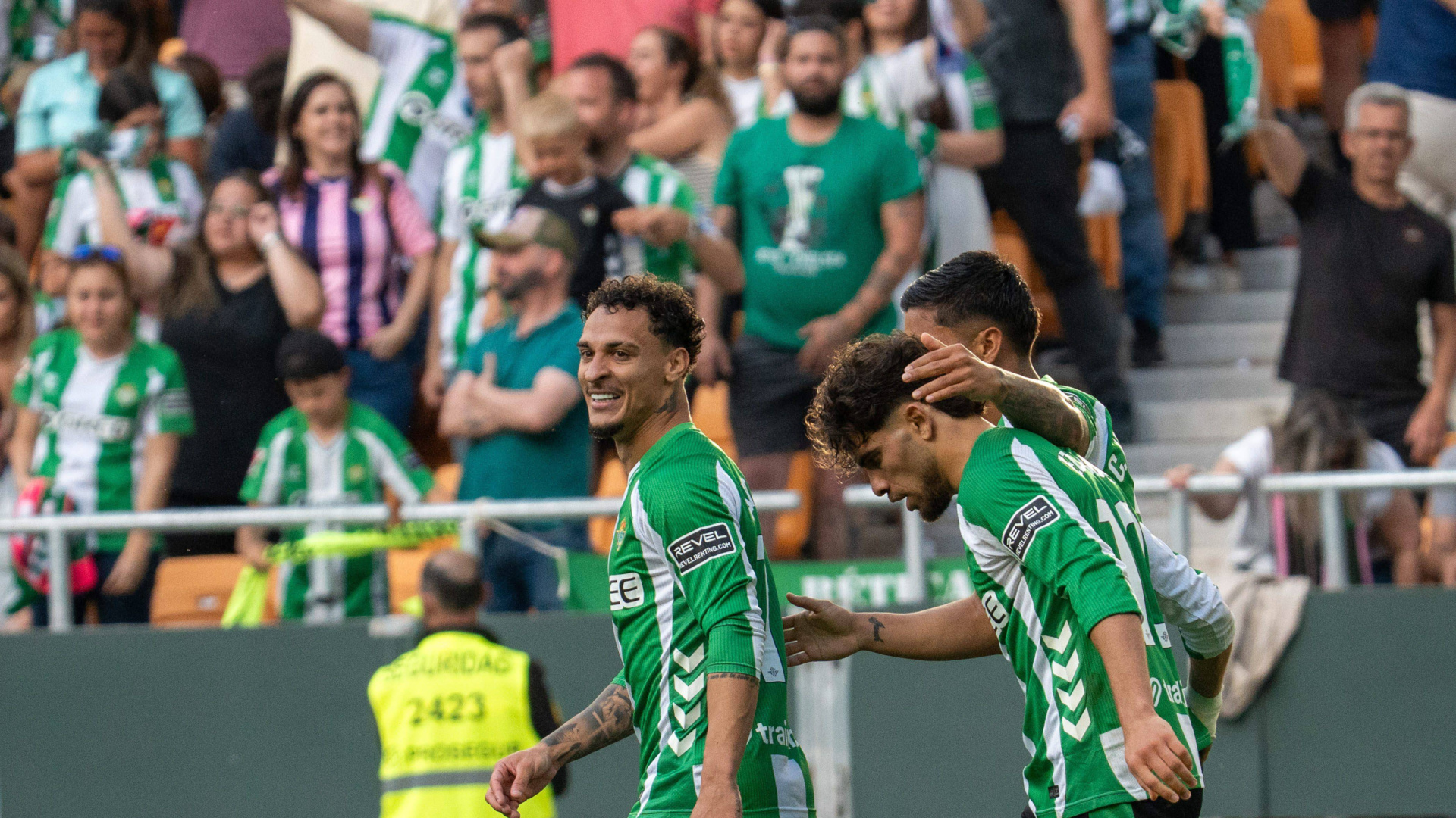 Las puntuaciones del Betis 3-0 Oviedo, por Andrés Ocaña: Cucho y Azde brillan en un Betis de luces y sombras