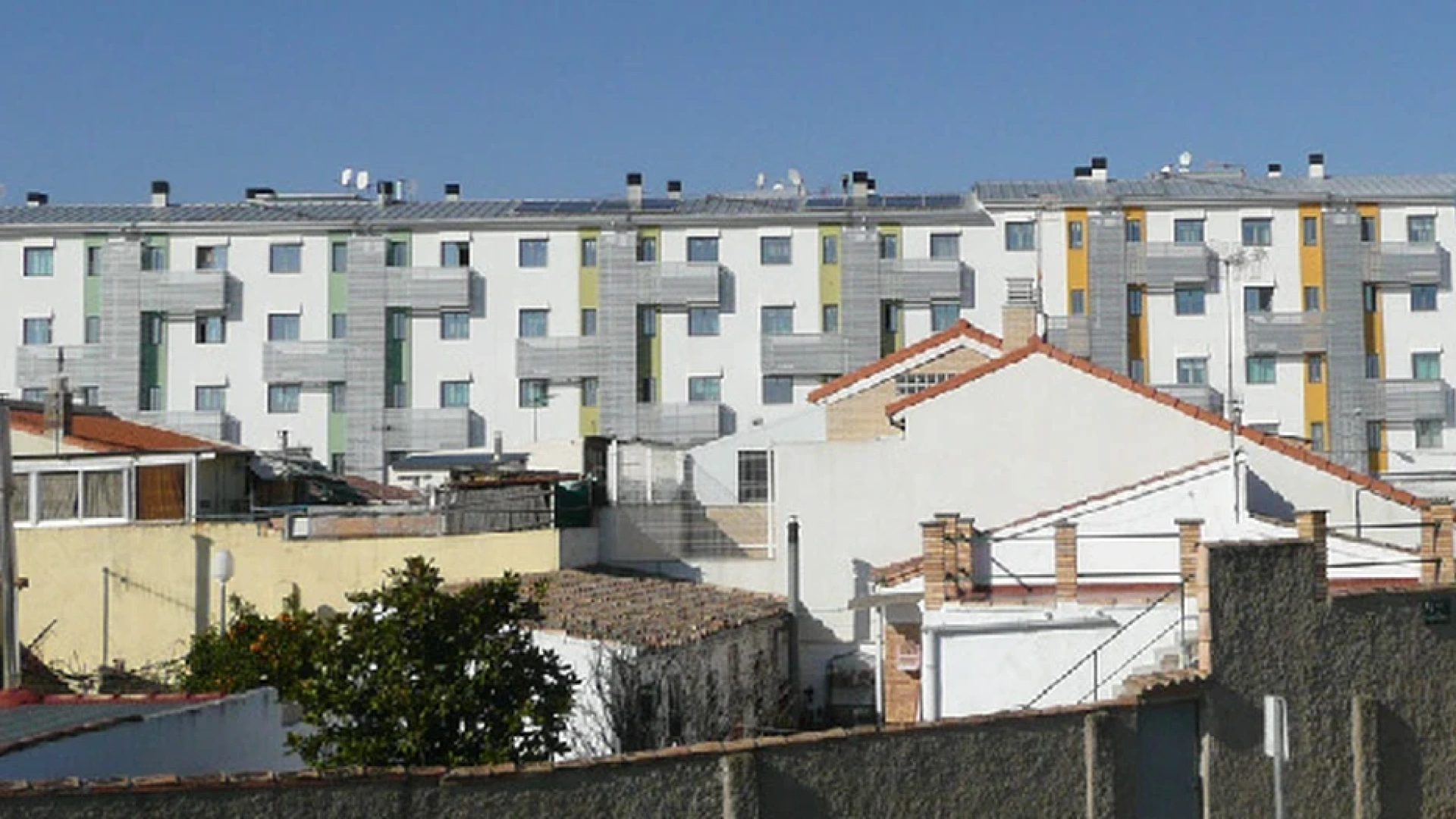 El barrio de Lourdes de Tudela busca soluciones a la inseguridad en un encuentro con la policía