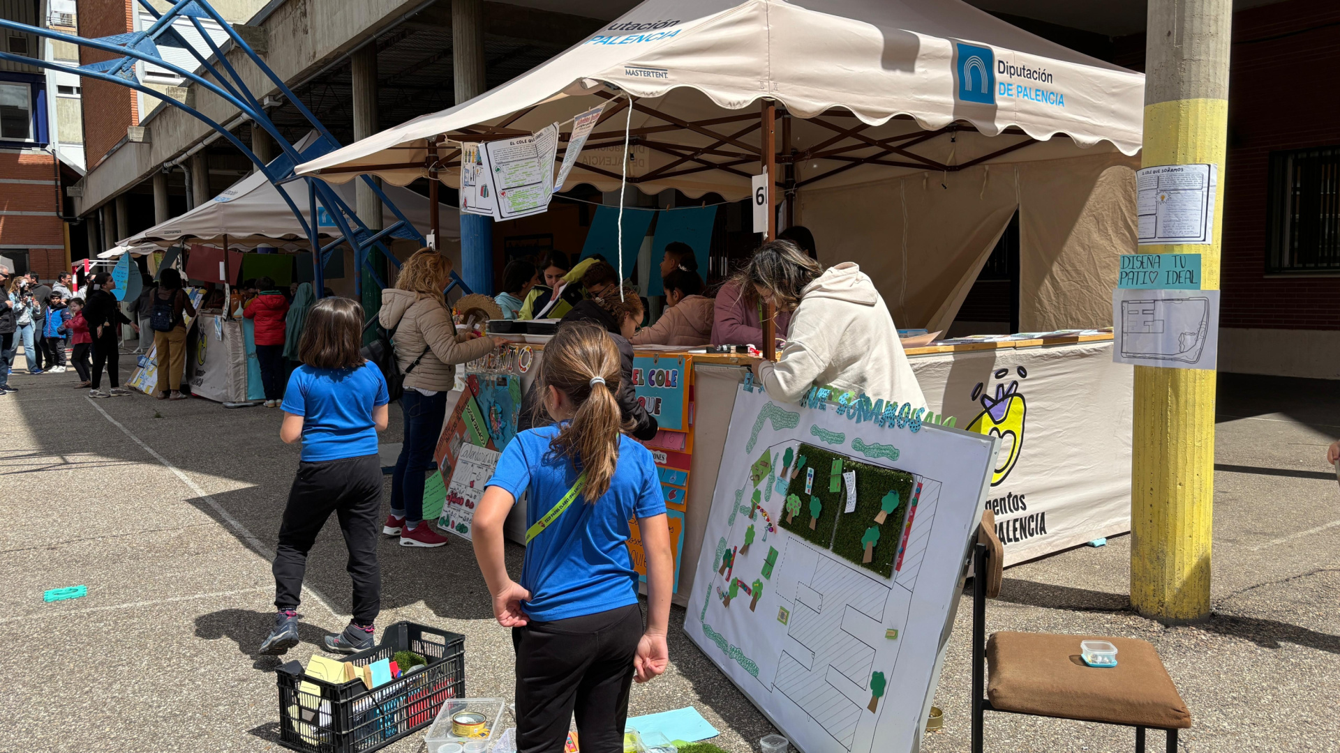 Los jóvenes de Palencia lideran la defensa del agua: ¿es mejor la del grifo o la de botella?
