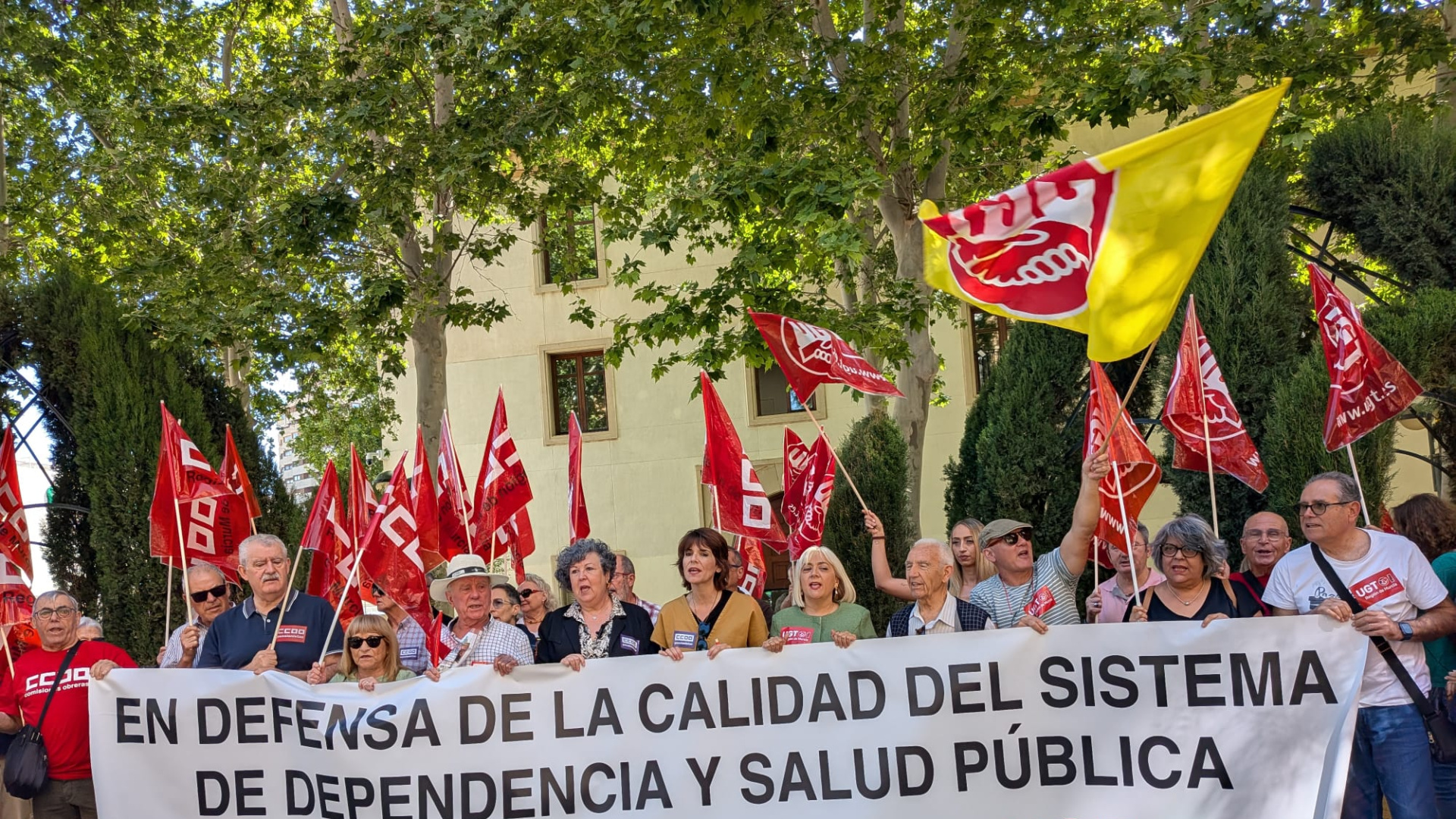 Los sindicatos de CCOO y UGT exigen cuidados de larga duración accesibles, asequibles y de calidad