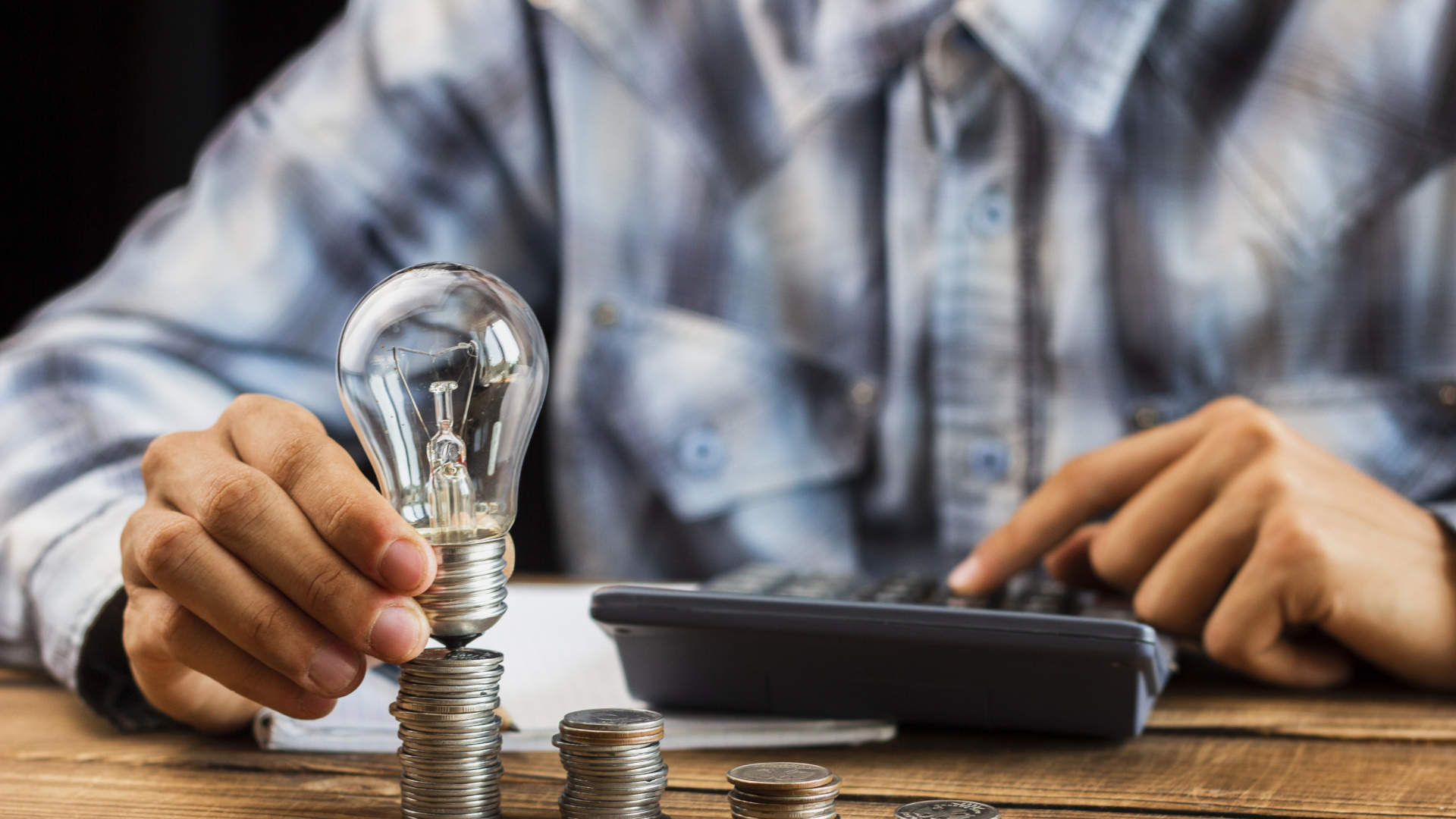 La Universidad de Málaga crea una herramienta para vigilar el mercado eléctrico y detectar si las eléctricas manipulan el precio de la luz