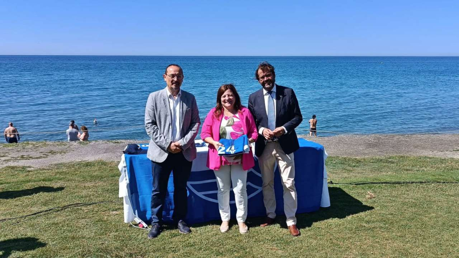 Salobreña renueva la Bandera Azul en la playa de La Guardia por sexto año consecutivo