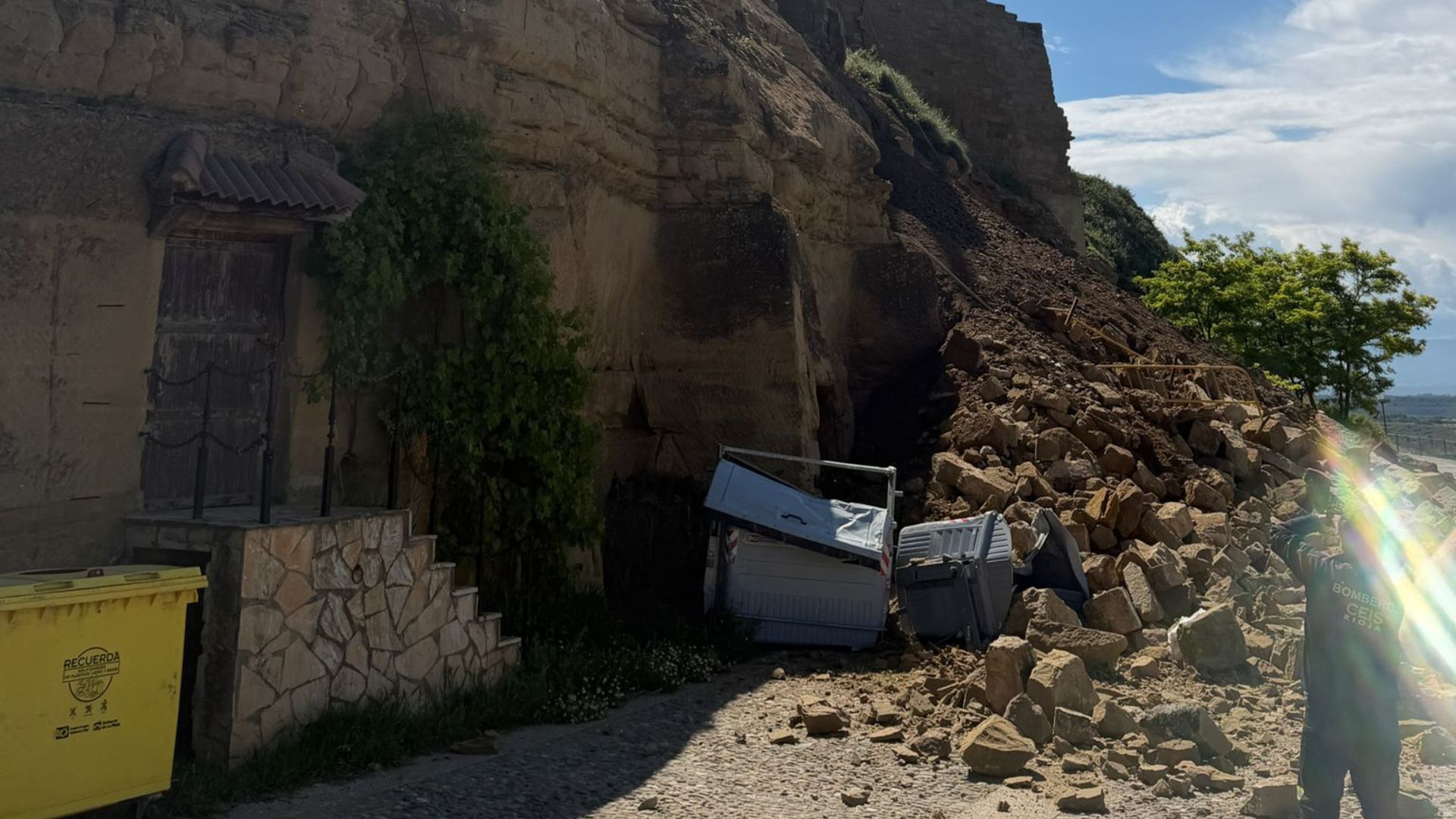 El Gobierno de La Rioja activa el nivel 1 de Protección Civil por la caída de parte de la muralla de San Vicente: Accesos cortados y evaluación de daños