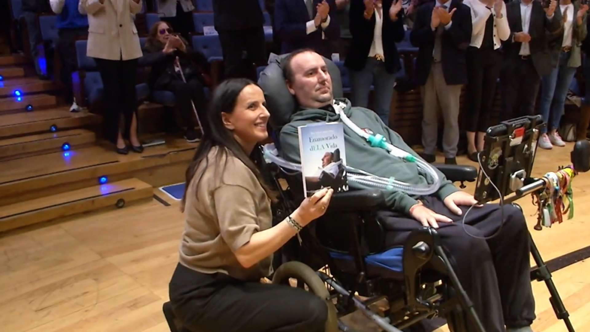 José Luis Capitán, enfermo de ELA, sonríe a la vida en la presentación de su libro: 