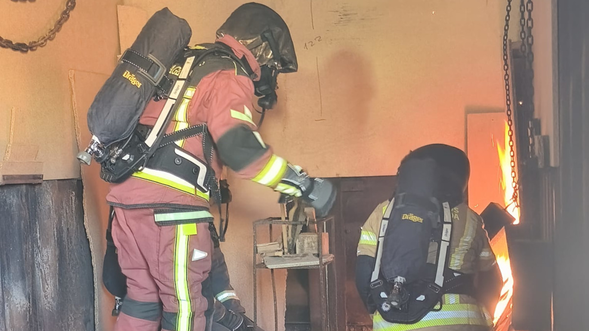 Cartagena potencia a sus bomberos con un nuevo curso de élite contra incendios