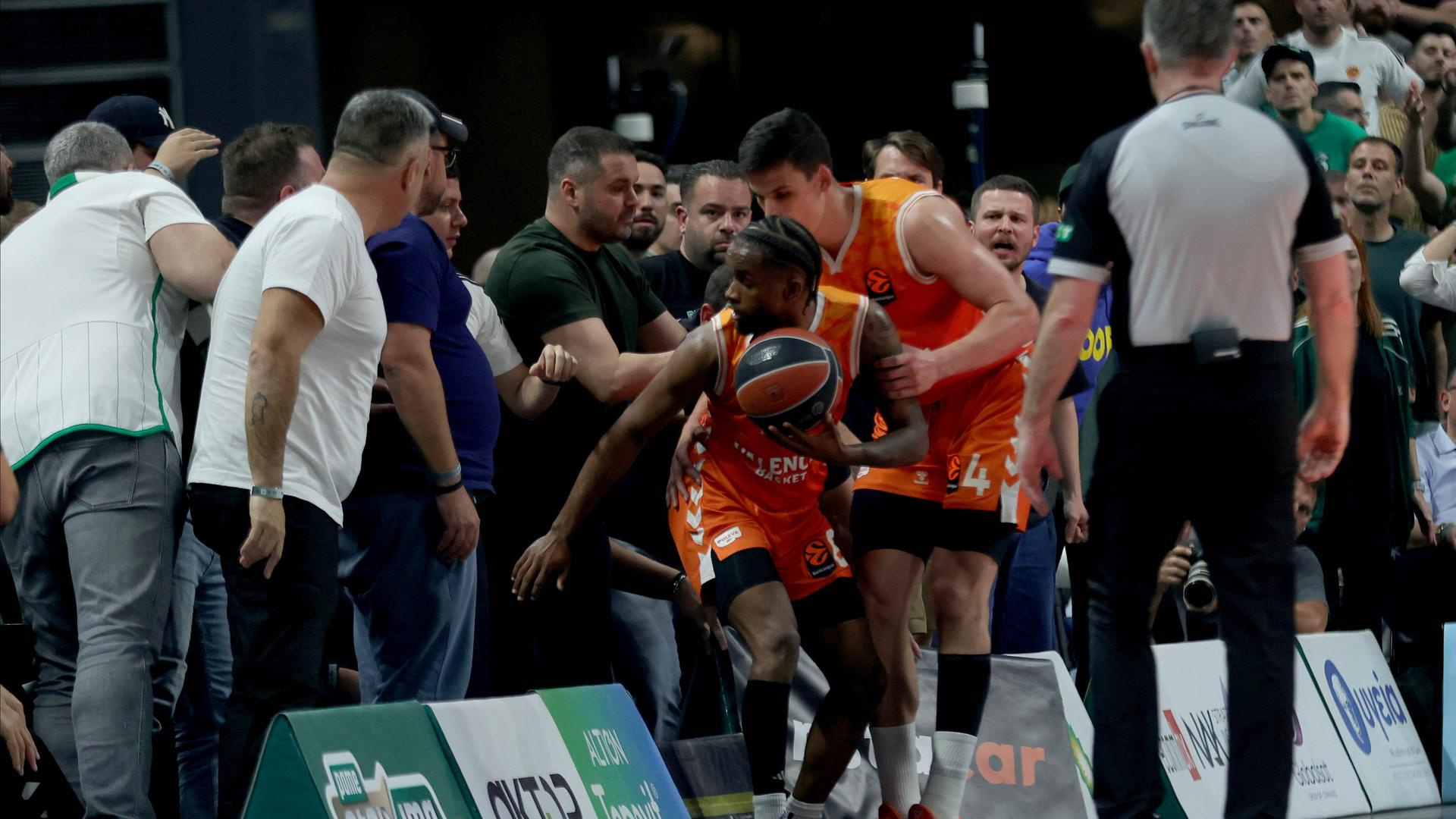 El Valencia vuelve a ganar en Grecia y fuerza el quinto partido