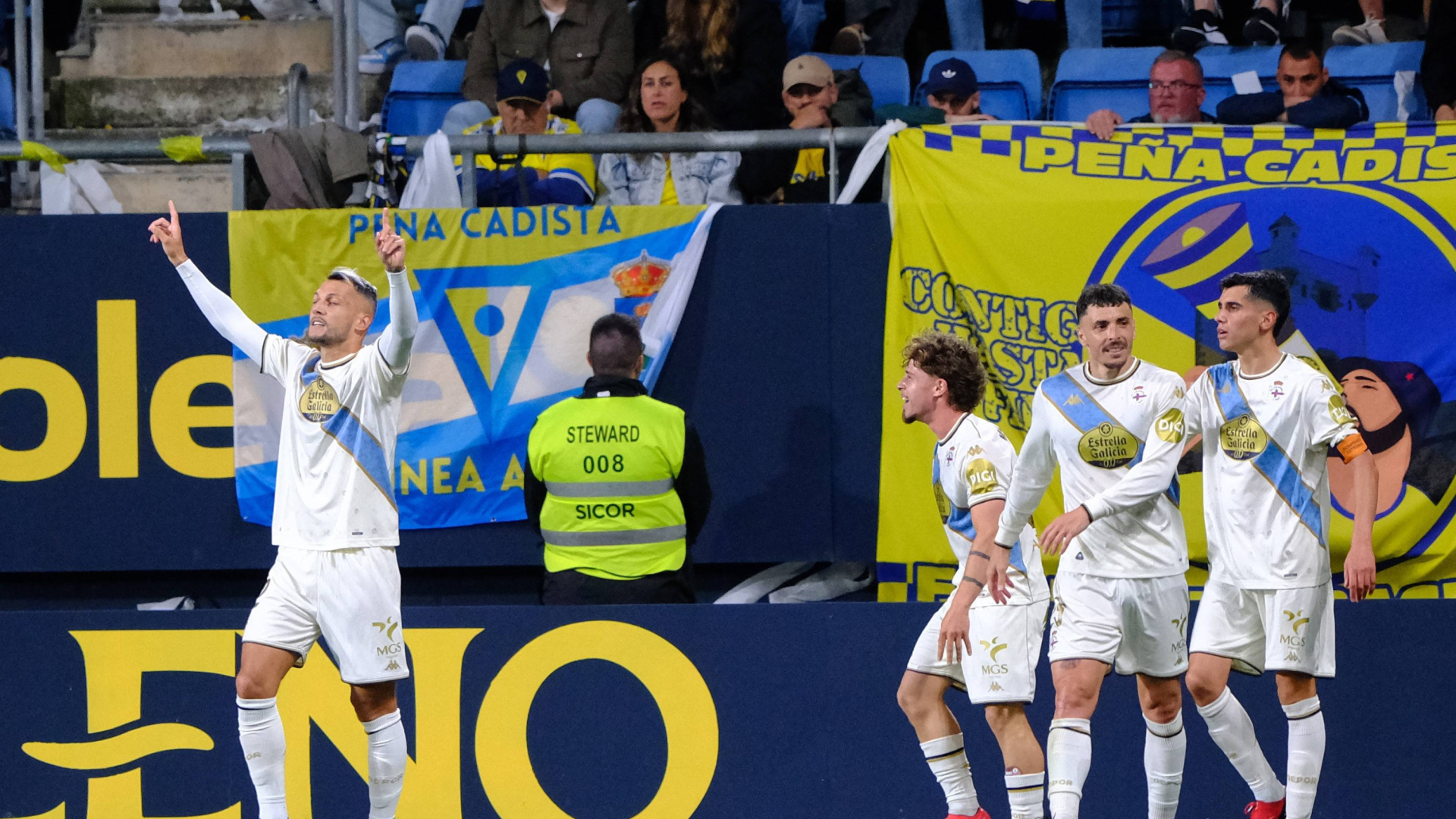 El Deportivo duerme en la segunda posición y alarga la mala racha del Cádiz