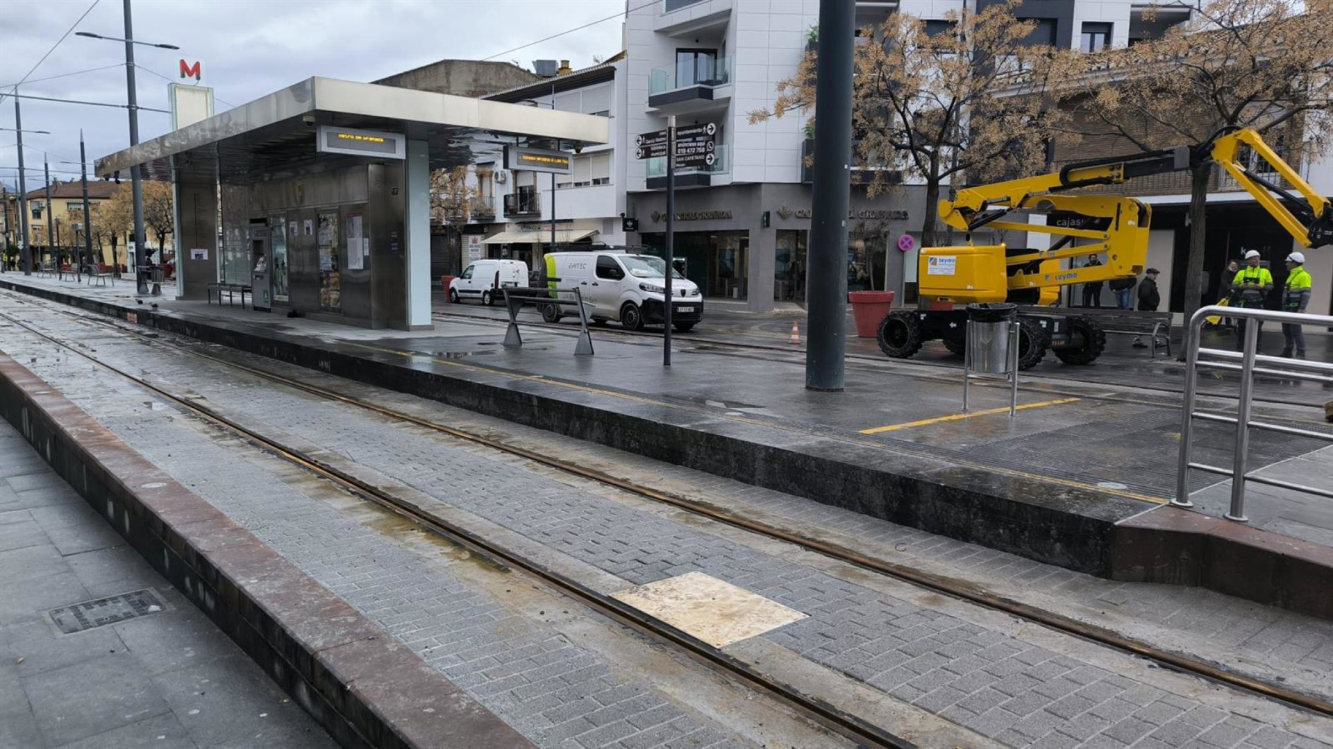 El Metro de Granada mantiene la huelga pese a una oferta de subida salarial del 23,5%
