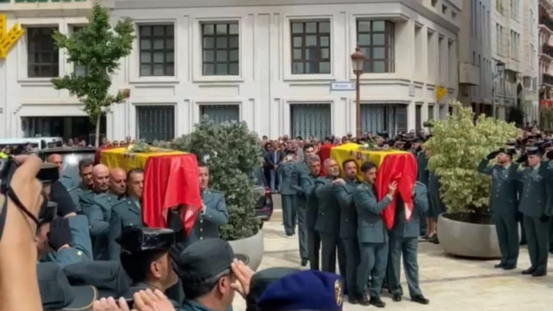 Huelva despide con honores a los dos guardias civiles fallecidos en acto de servicio
