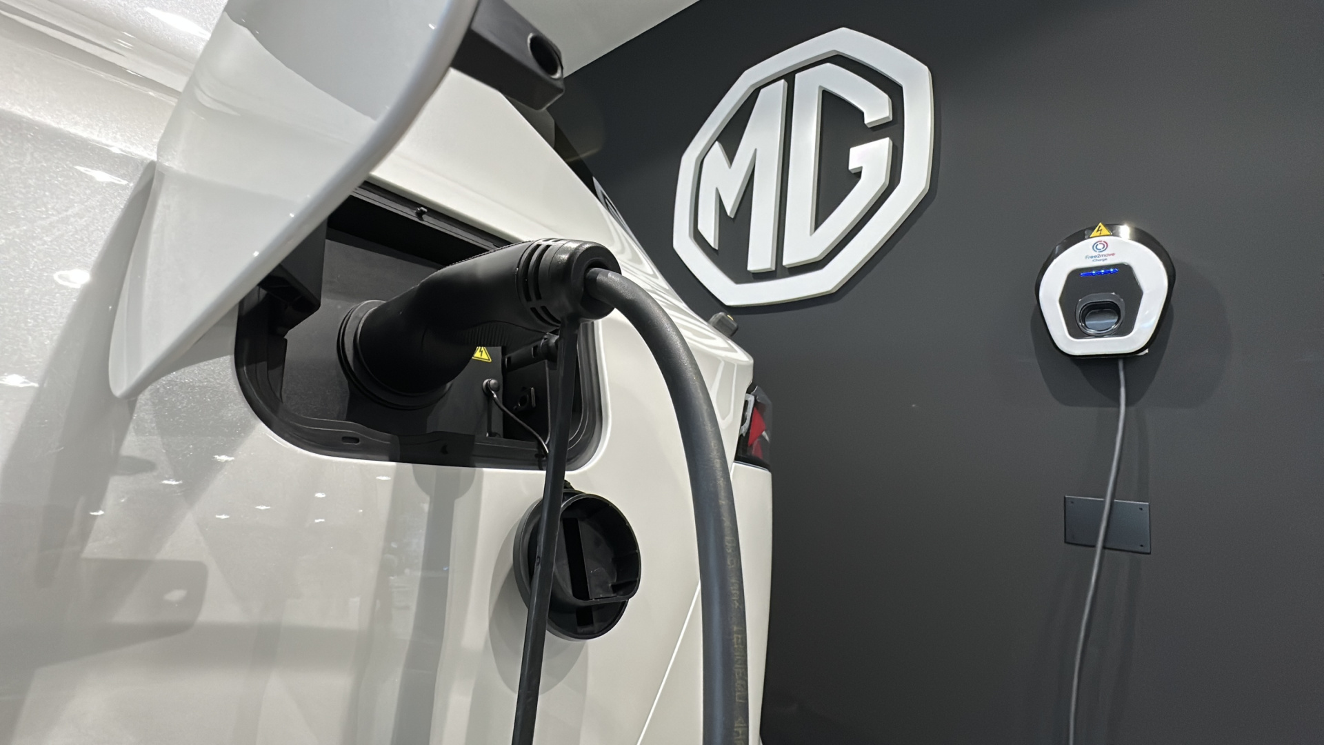 Marcos Automoción presenta sus nuevos modelos eléctricos de MG