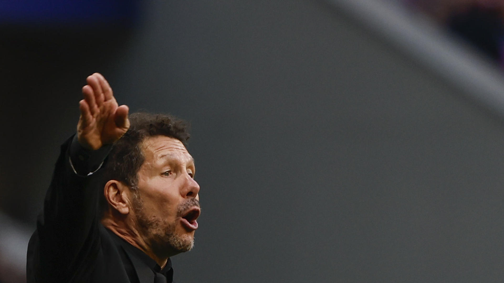Simeone evita la polémica por un gesto de Griezmann al ser cambiado: 