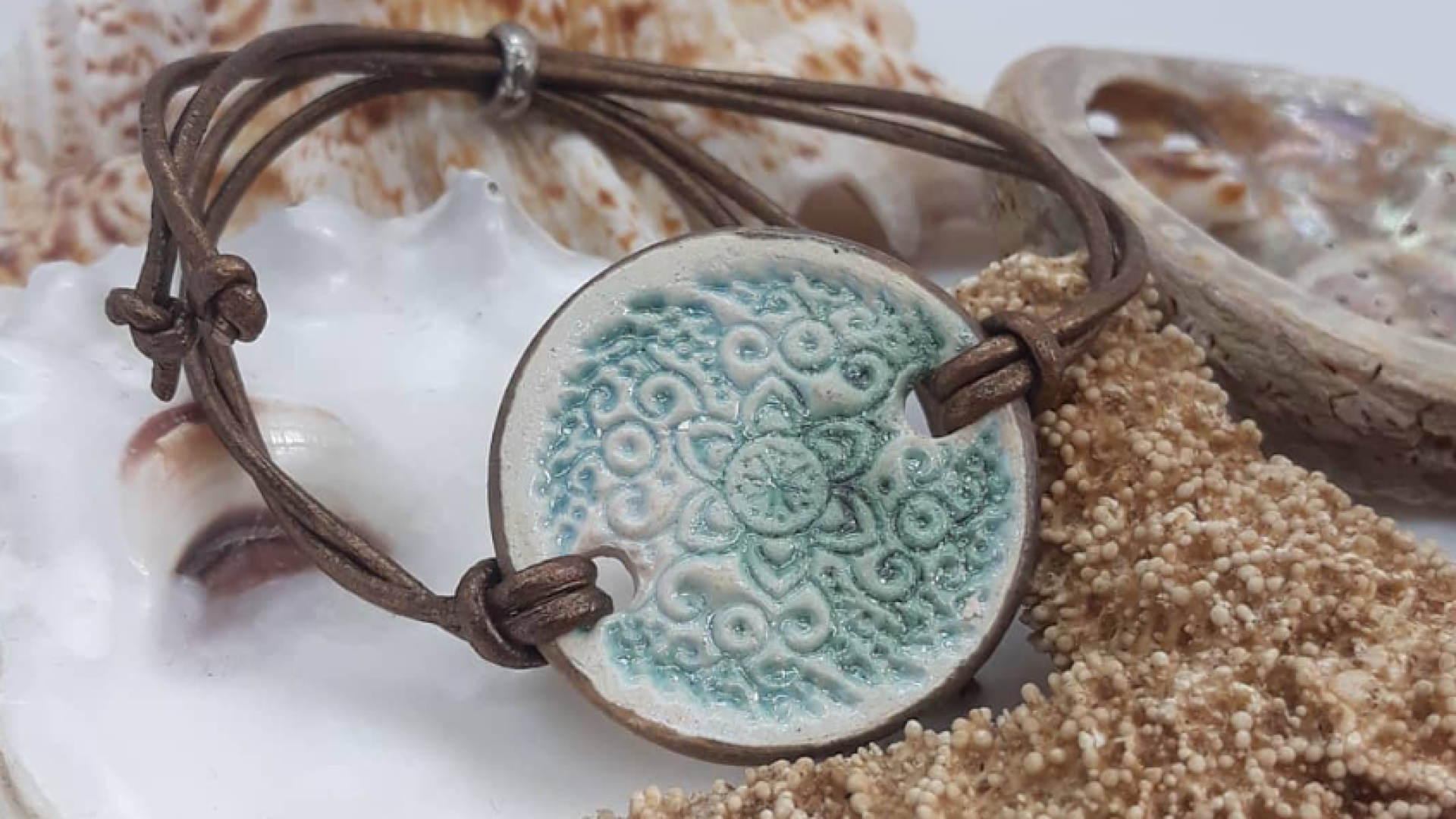 Crea tu propia pulsera romana en el Templo de Diana con este taller gratuito por Emerita Lvdica