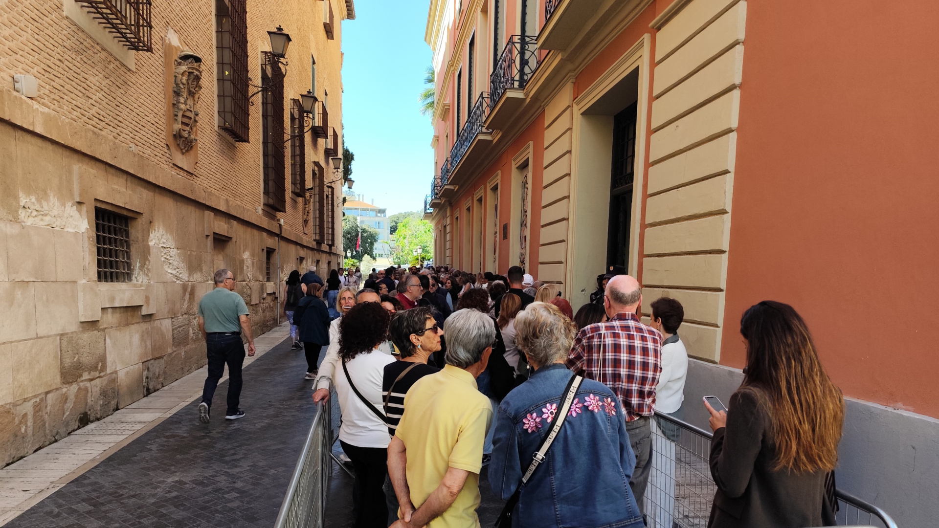 Murcia se despide de José Ballesta en una multitudinaria capilla ardiente