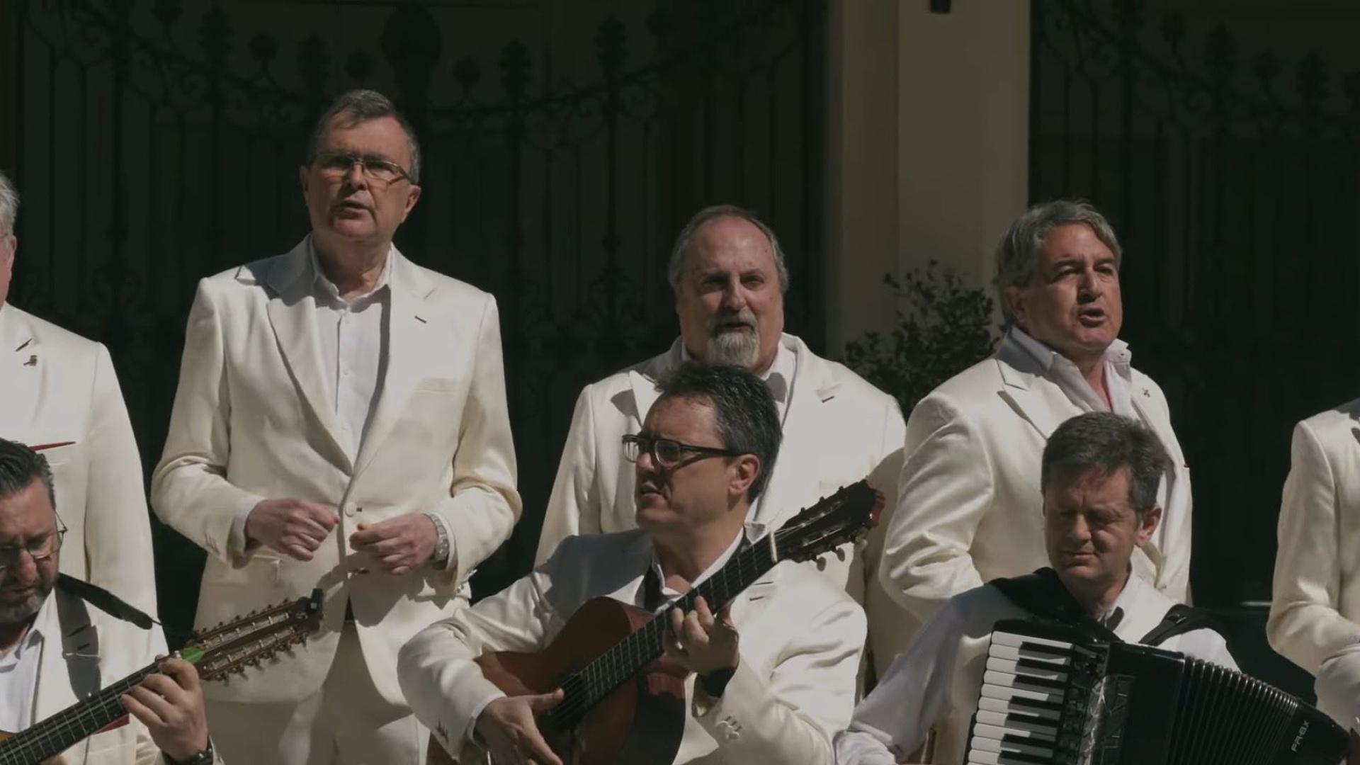 El adiós musical a José Ballesta: Los Parrandboleros despiden al alcalde que cantó con ellos