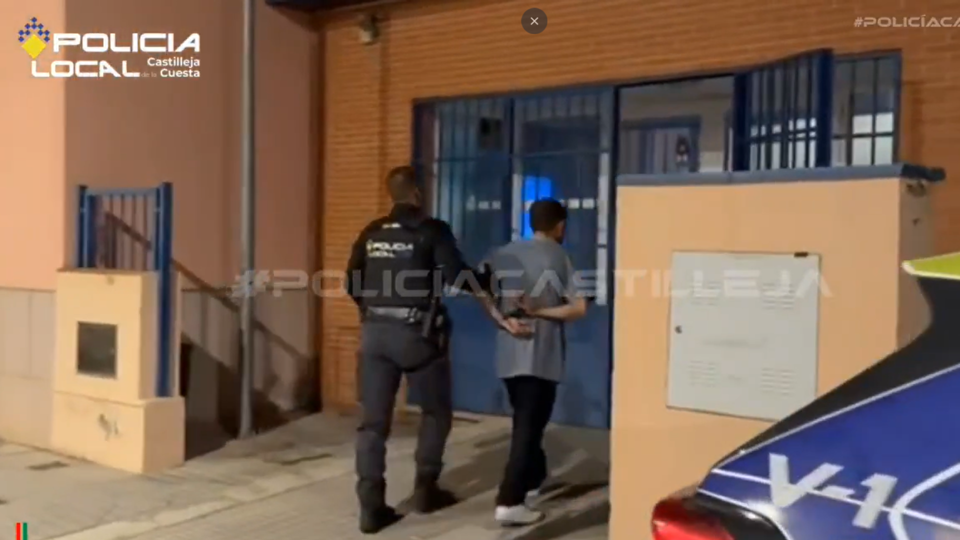 Pánico en Sevilla: un hombre amenaza con quemar a su expareja en su casa