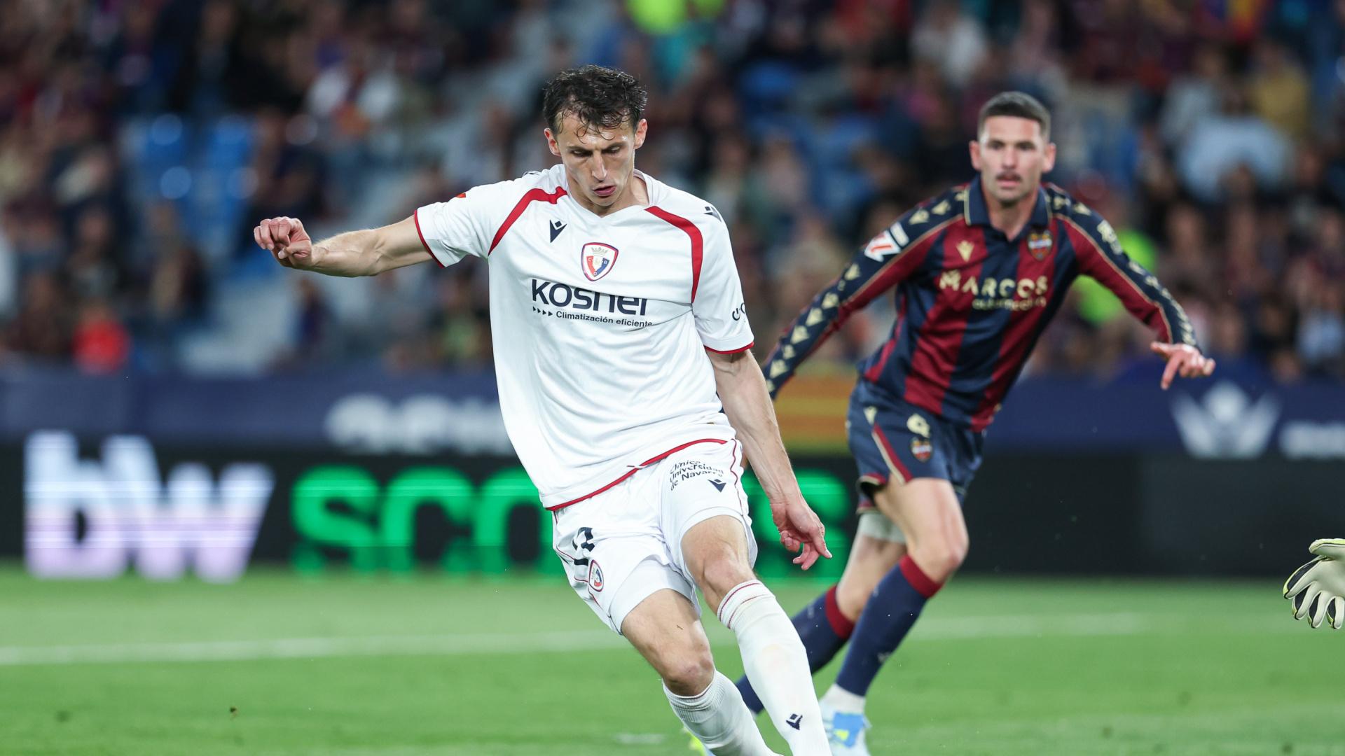 Tertulión rojillo tras el Levante 3 -Osasuna 2: las dos caras del equipo rojillo encienden el debate tras la debacle