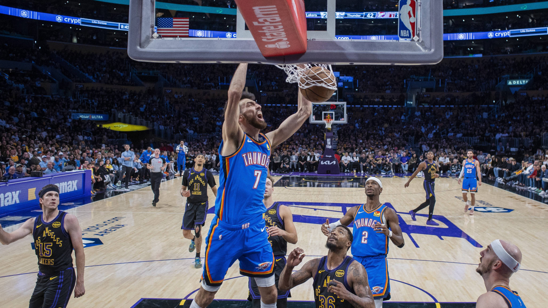 Los Thunder ponen fin a la temporada de los Lakers; los Cavs igualan la serie de la mano de un gran Donovan Mitchell