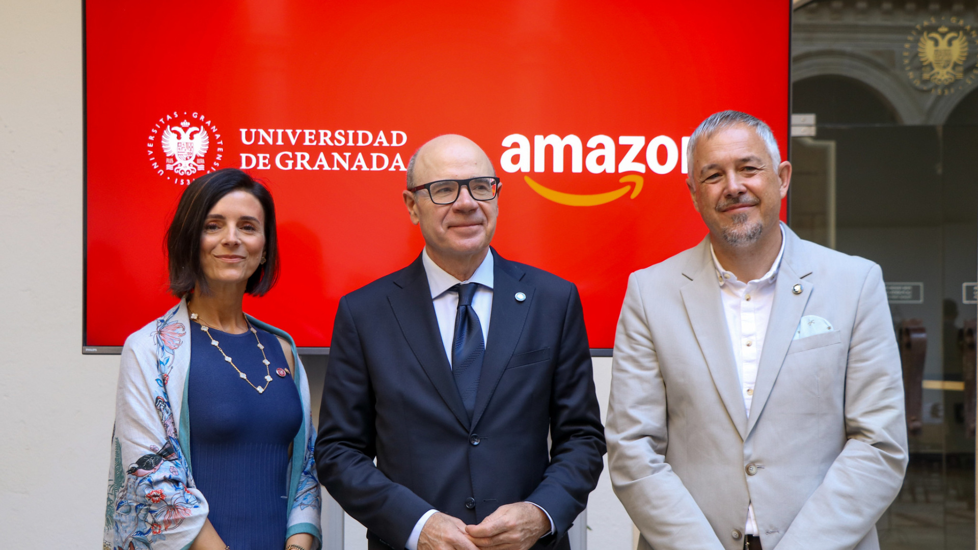 La Universidad de Granada y Amazon se unen para captar talento STEM con la 'Gata de Schrödinger'